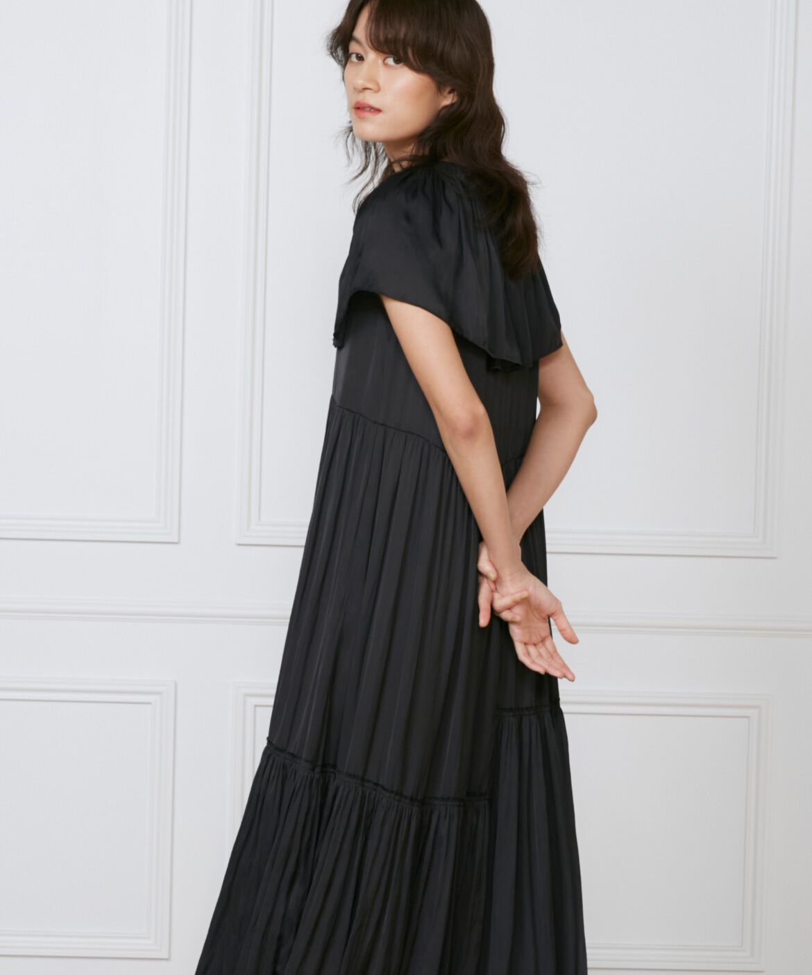 INED「ケープワンピース《la veille by SUPERIOR CLOSET》」|ワンピース|ブラック