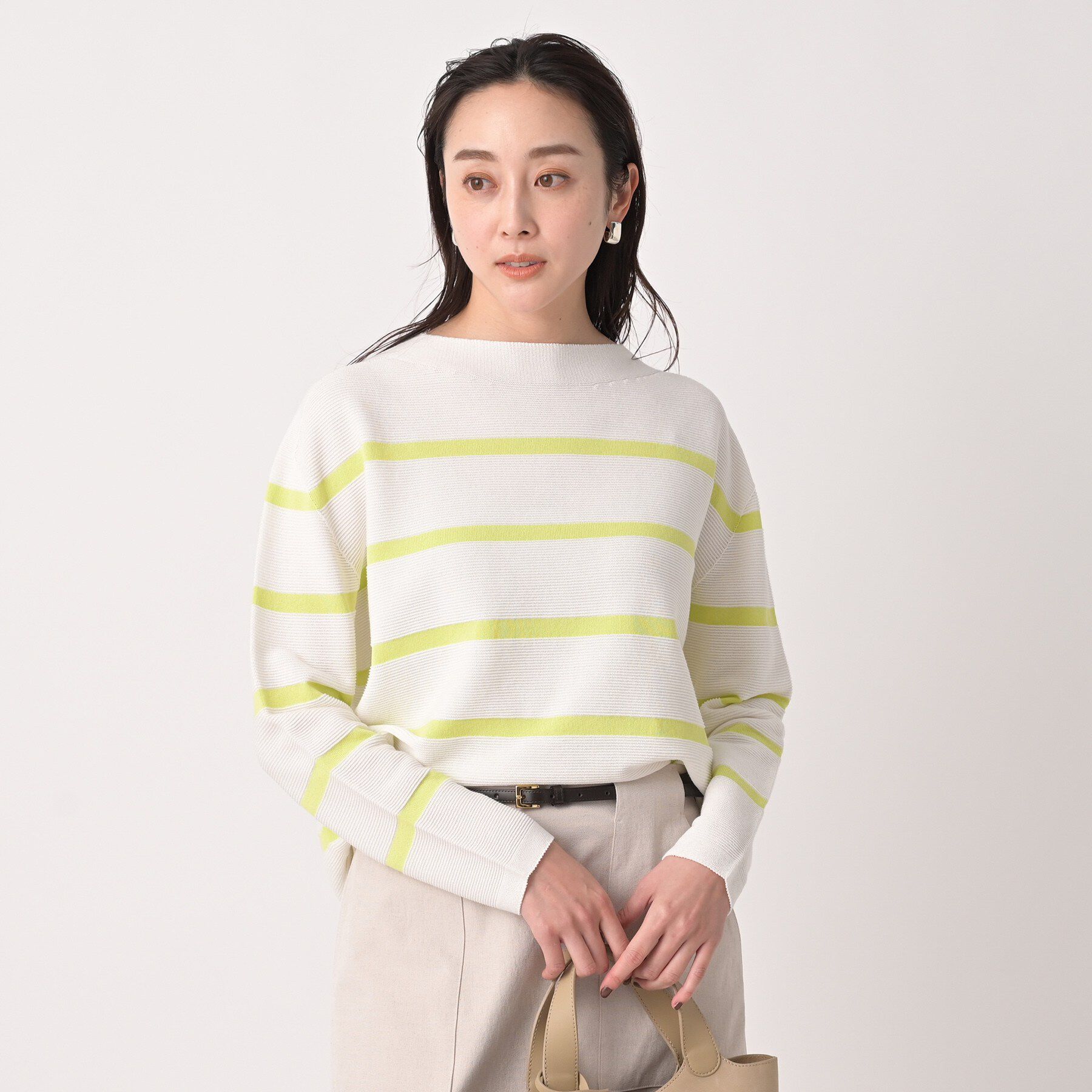 UNTITLED「【ゆったり/洗える】クロップドニットプルオーバー」|ニット・セーター|ホワイト(301)