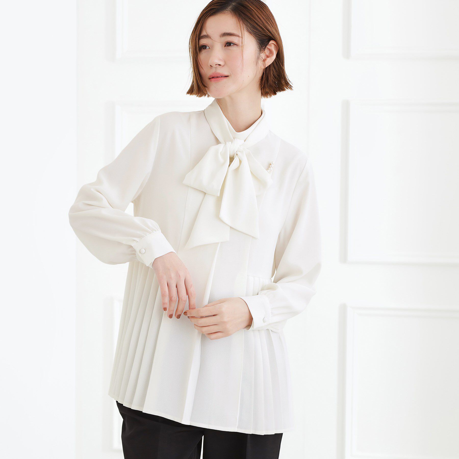 grove「【マシンウォッシュ/防シワ/UVカット】裾プリーツ取り外しボウタイブラウス」|シャツ・ブラウス|