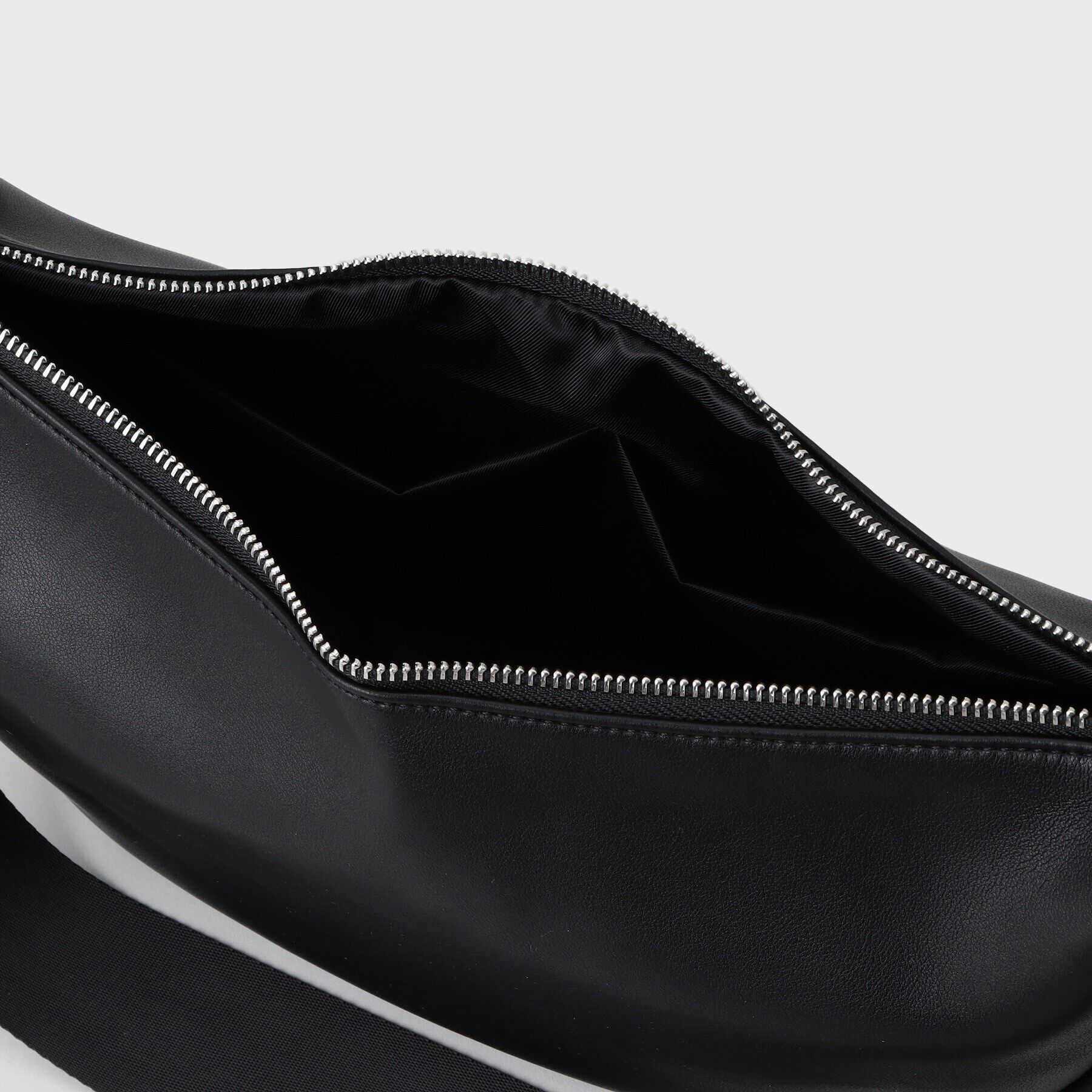 tk.TAKEO KIKUCHI「ミニラウンドショルダー」|ショルダー・メッセンジャー|