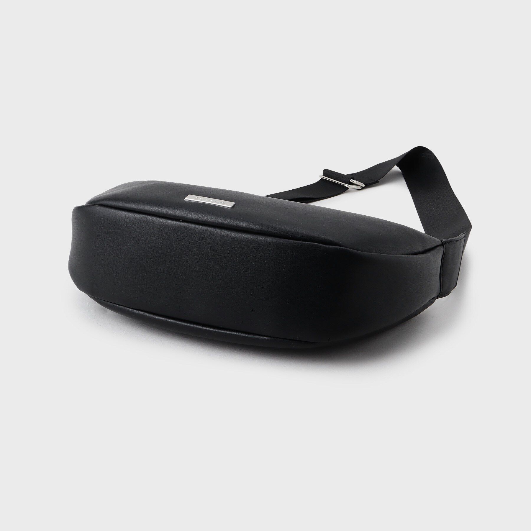 tk.TAKEO KIKUCHI「ミニラウンドショルダー」|ショルダー・メッセンジャー|