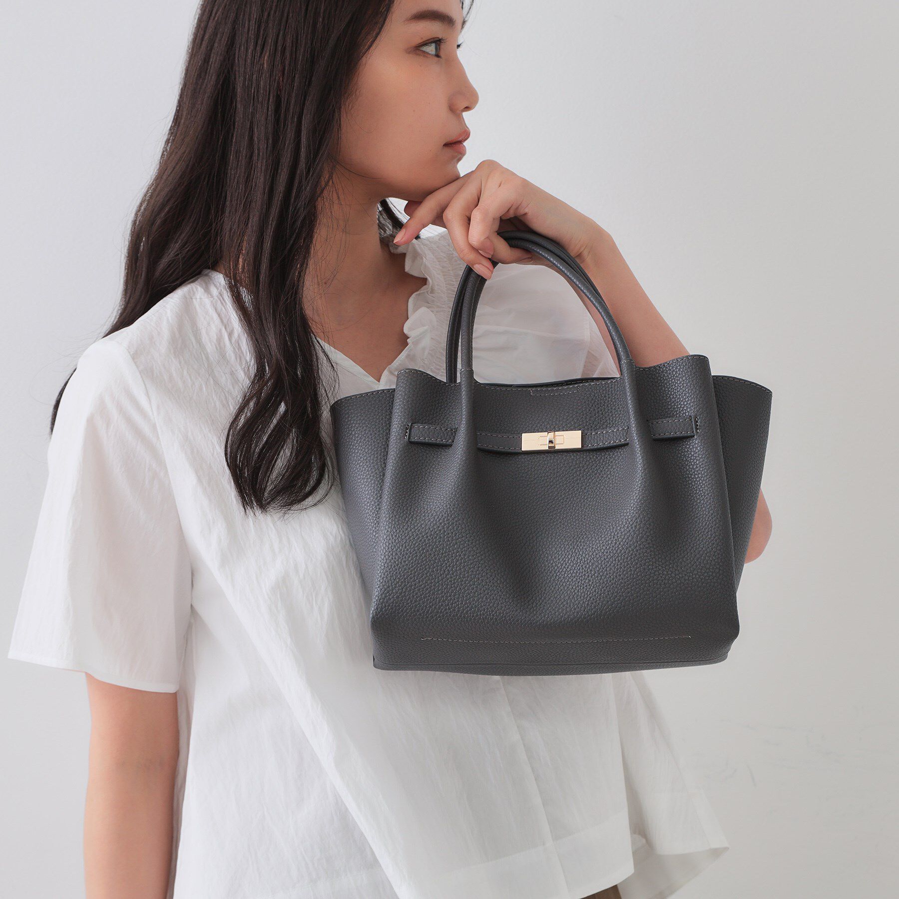 OPAQUE.CLIP「【軽量/2WAY/通勤対応】フロントベルトデザインミドルトートバッグ」|ショルダー・メッセンジャー|