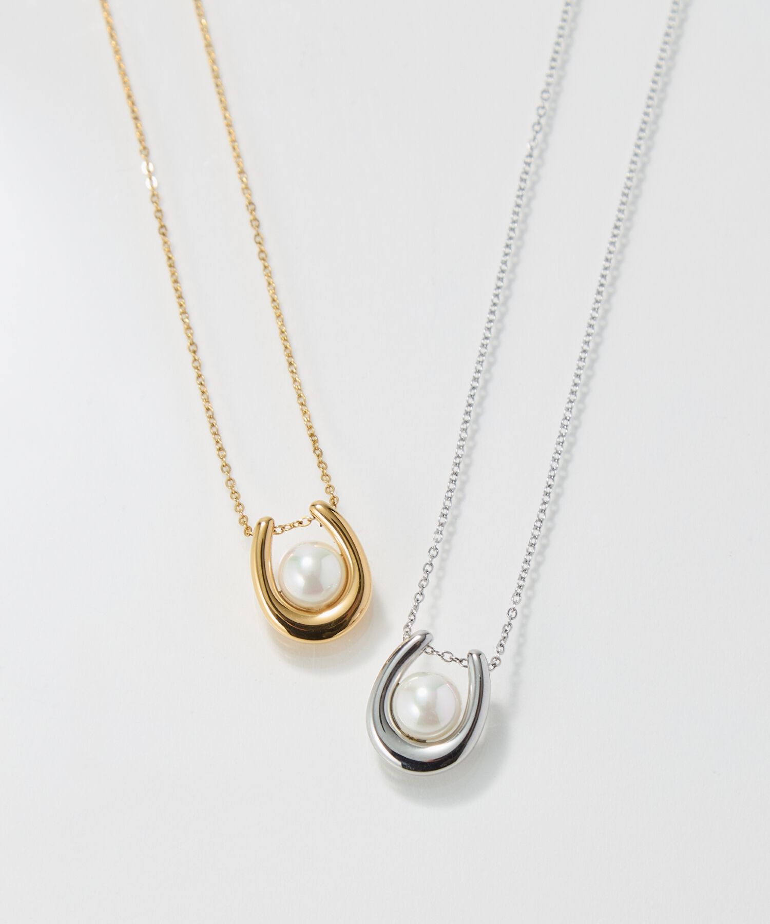 Phoebe「【金属アレルギー対応】メタリックパールホースシューネックレス　シルバー　ステンレス/馬蹄/ギフト」|ネックレス|