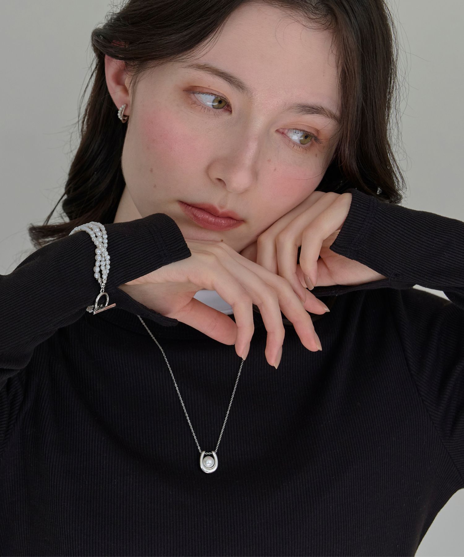 Phoebe「【金属アレルギー対応】メタリックパールホースシューネックレス　シルバー　ステンレス/馬蹄/ギフト」|ネックレス|