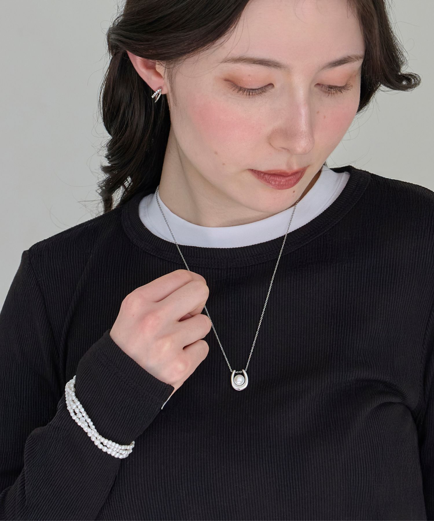 Phoebe「【金属アレルギー対応】メタリックパールホースシューネックレス　シルバー　ステンレス/馬蹄/ギフト」|ネックレス|