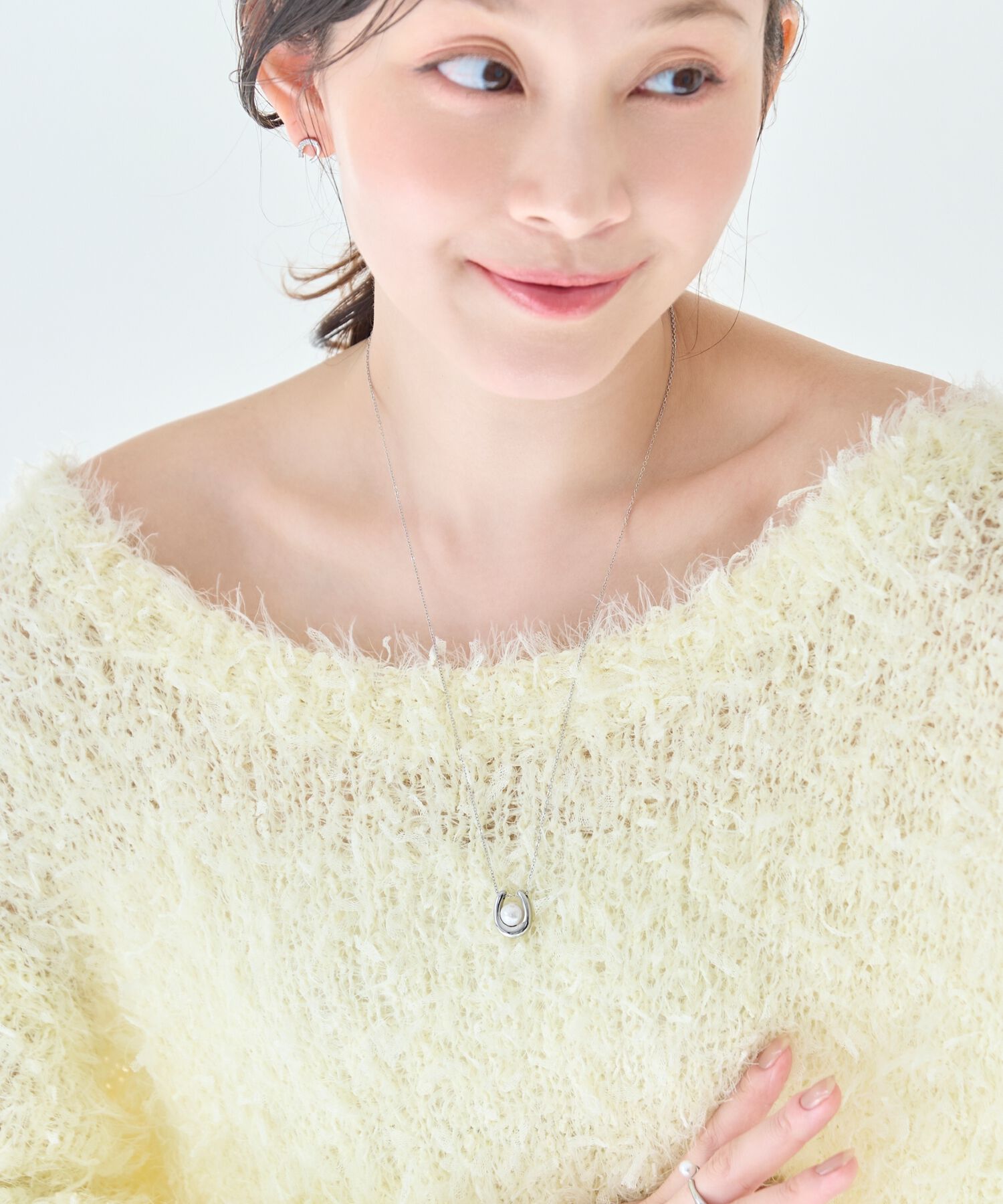 Phoebe「【金属アレルギー対応】メタリックパールホースシューネックレス　シルバー　ステンレス/馬蹄/ギフト」|ネックレス|