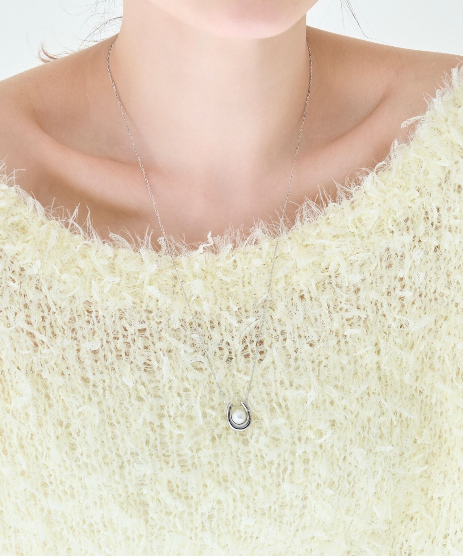 Phoebe「【金属アレルギー対応】メタリックパールホースシューネックレス　シルバー　ステンレス/馬蹄/ギフト」|ネックレス|