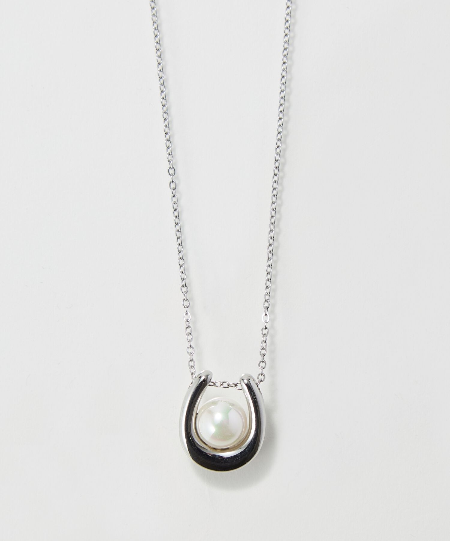 Phoebe「【金属アレルギー対応】メタリックパールホースシューネックレス　シルバー　ステンレス/馬蹄/ギフト」|ネックレス|
