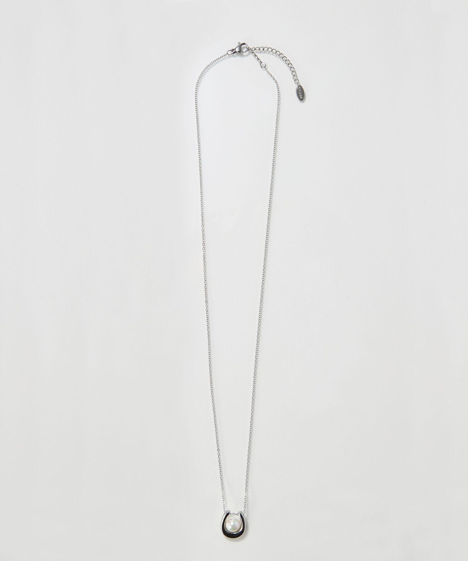 Phoebe「【金属アレルギー対応】メタリックパールホースシューネックレス　シルバー　ステンレス/馬蹄/ギフト」|ネックレス|