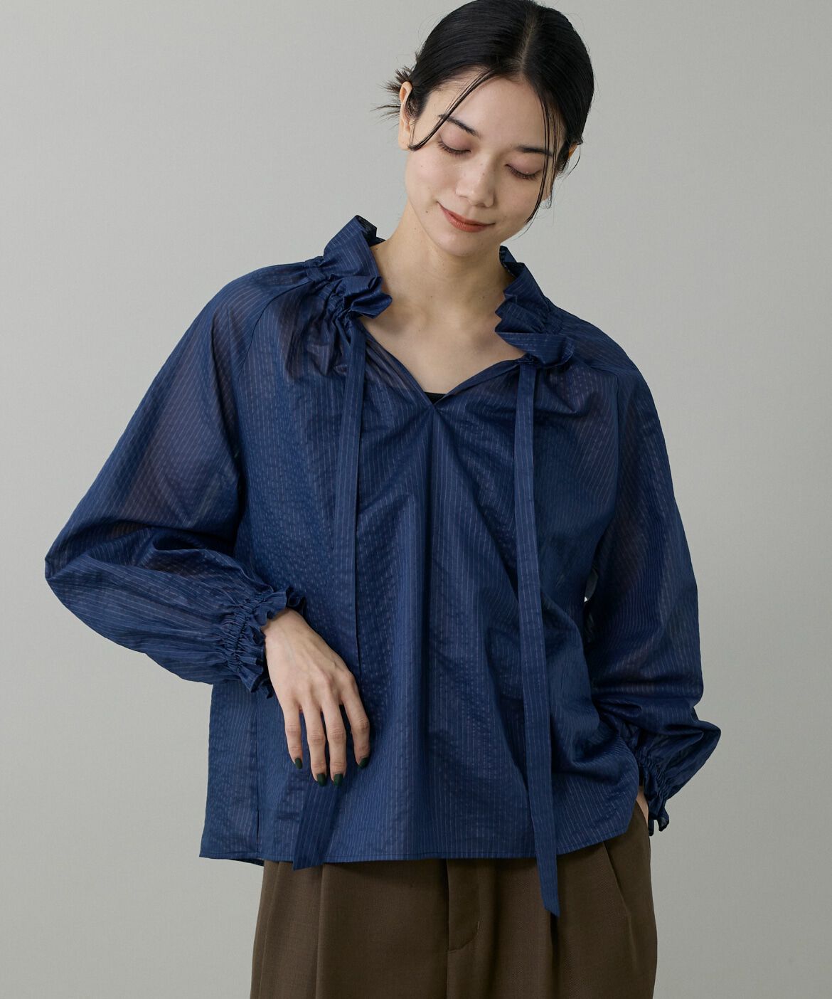 INED「《大きいサイズ》シャドーボーダーフリルボウタイブラウス」|シャツ・ブラウス|