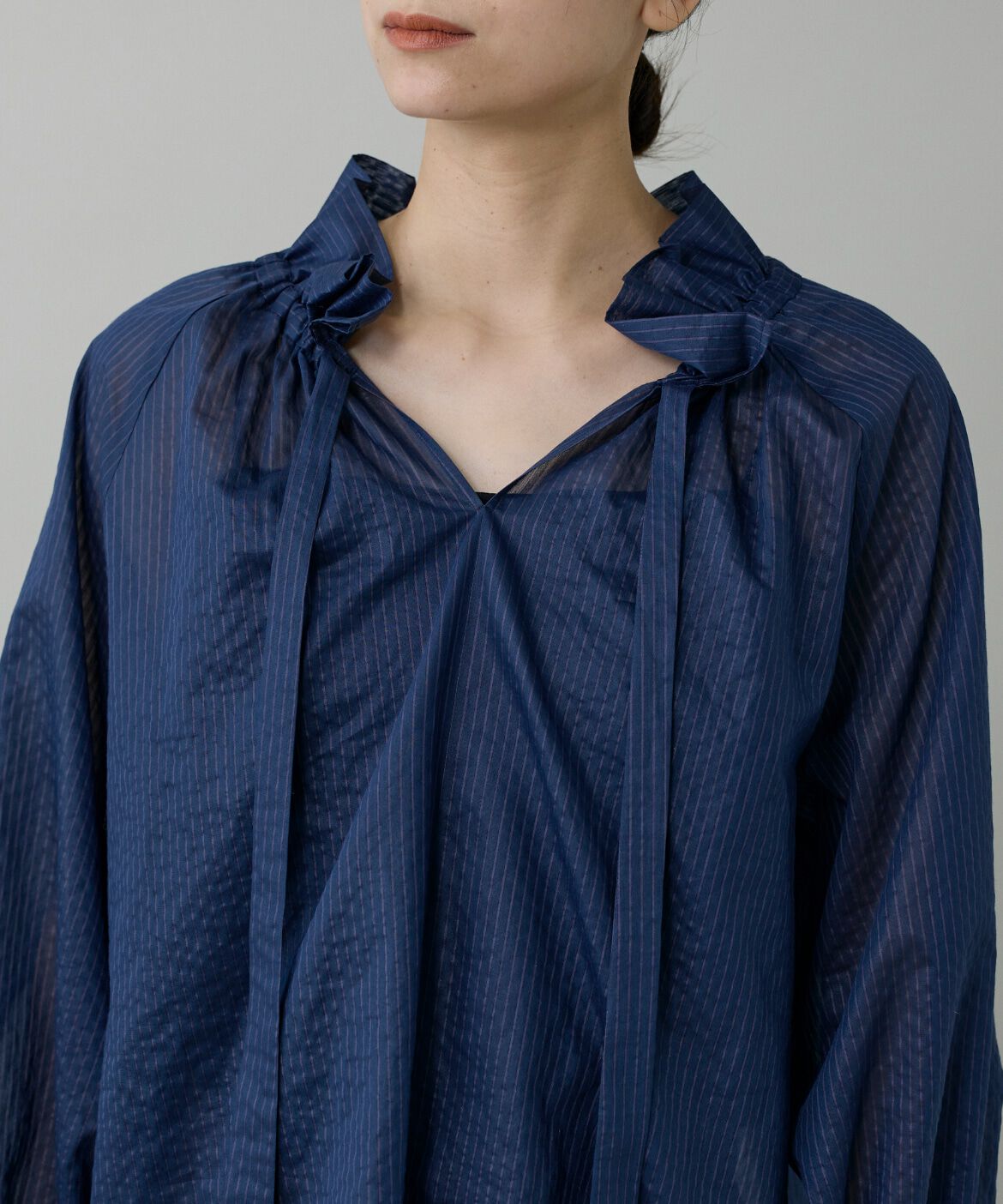 INED「《大きいサイズ》シャドーボーダーフリルボウタイブラウス」|シャツ・ブラウス|