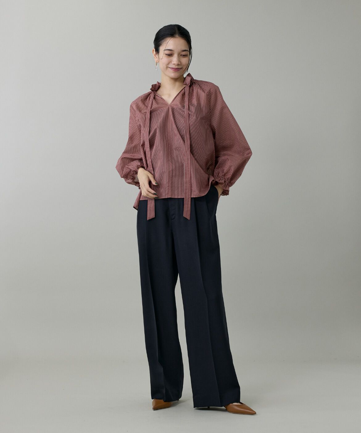 INED「《大きいサイズ》シャドーボーダーフリルボウタイブラウス」|シャツ・ブラウス|