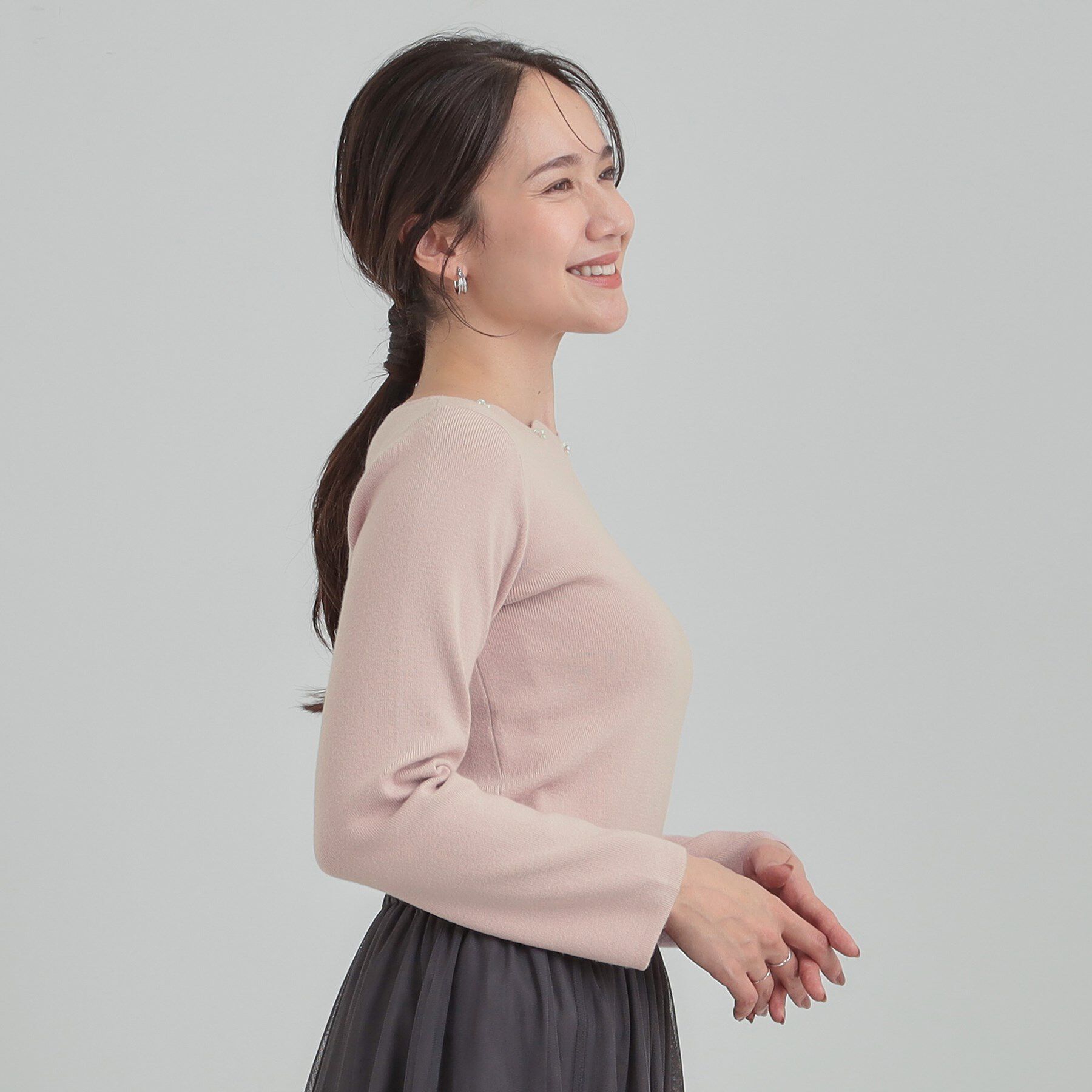 SHOO･LA･RUE「【洗濯機可/S-LL】スカラップネックが上品な ビジュー付きニット」|ニット・セーター|