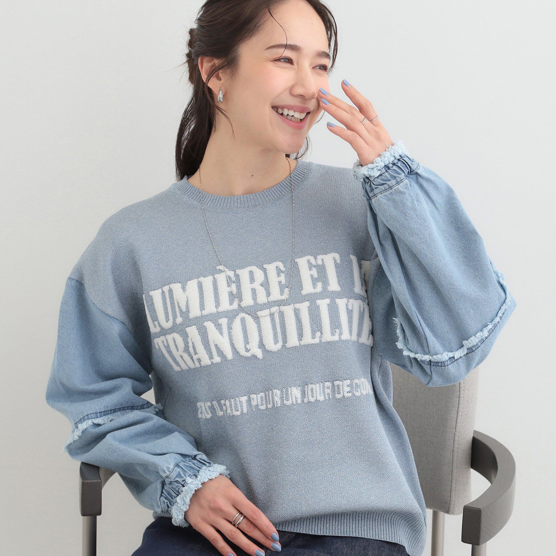 SHOO･LA･RUE「デニム袖切替ロゴニット」|ニット・セーター|ブルー(091)