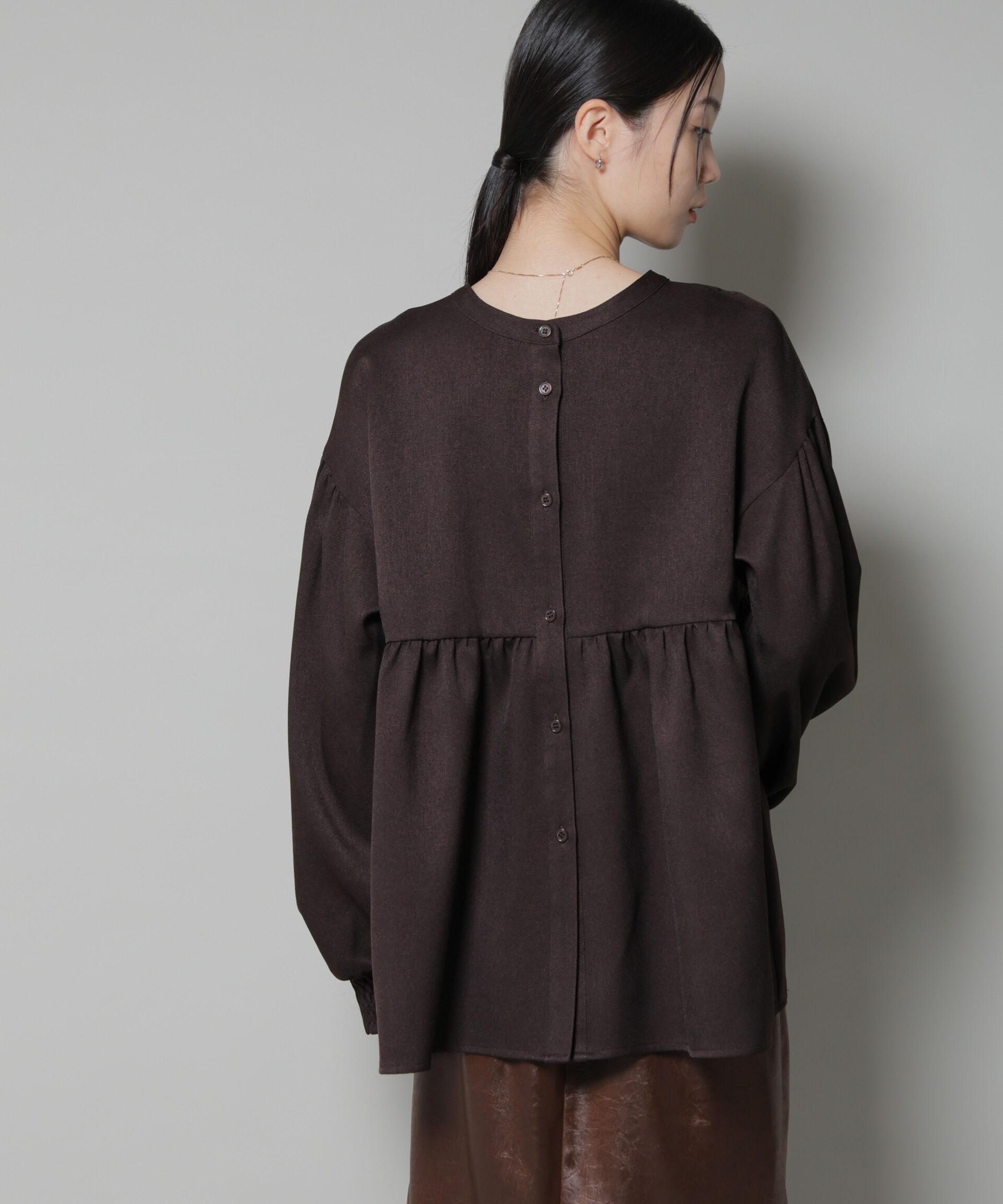 nano･universe「ｳｰﾙﾗｲｸﾎﾟﾘｴｽﾃﾙ前後2way切り替えﾍﾟﾌﾟﾗﾑﾌﾞﾗｳｽ(ｾ  」|シャツ・ブラウス|