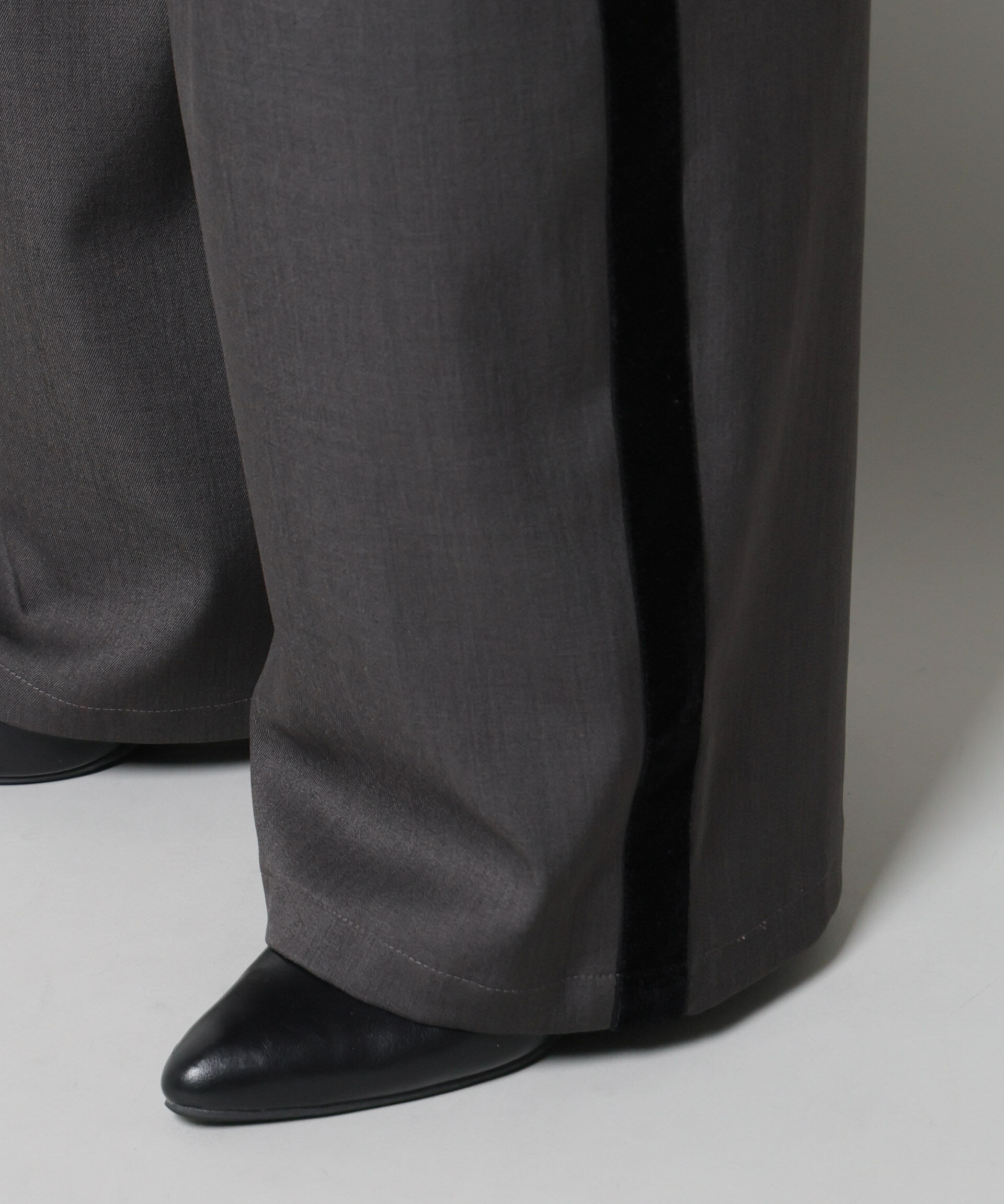 nano･universe「ベルベッドサイドラインパンツ」|チノ|