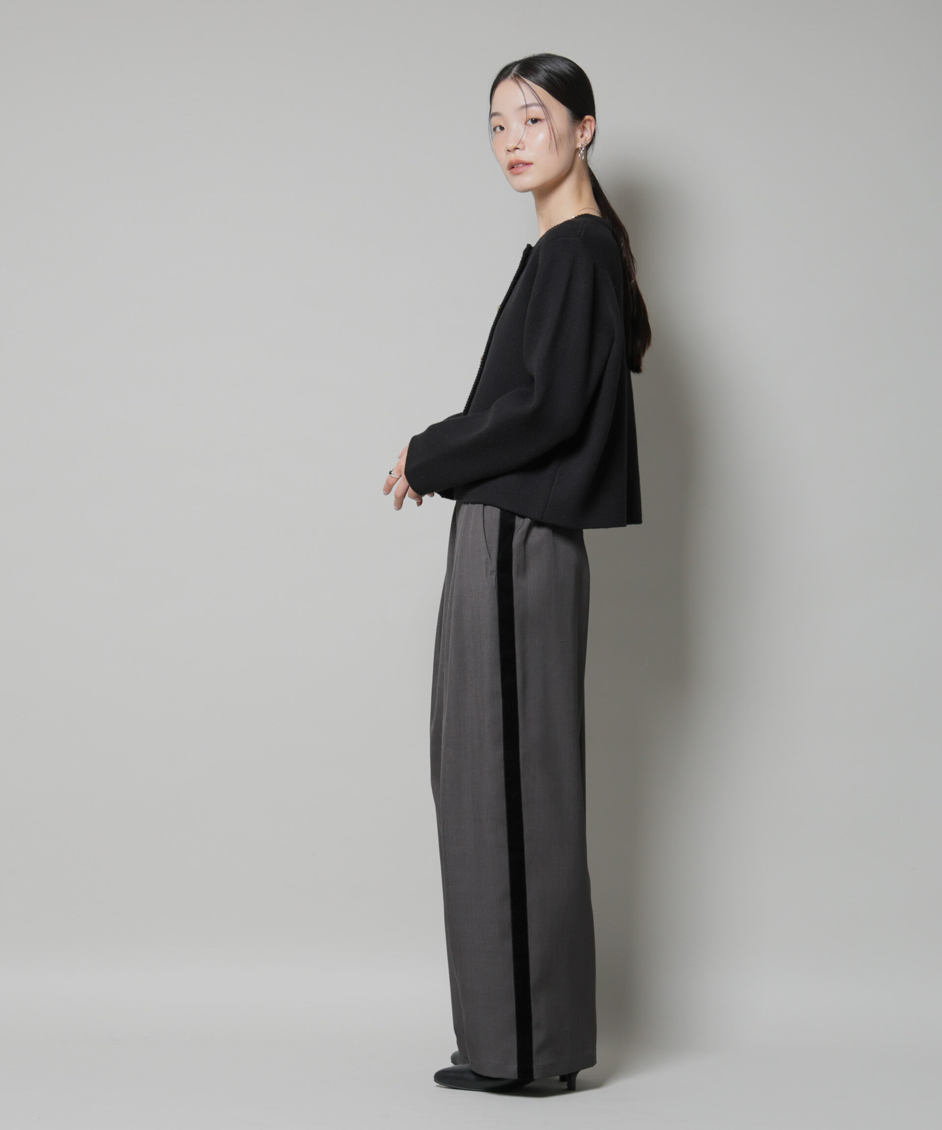 nano･universe「ベルベッドサイドラインパンツ」|チノ|