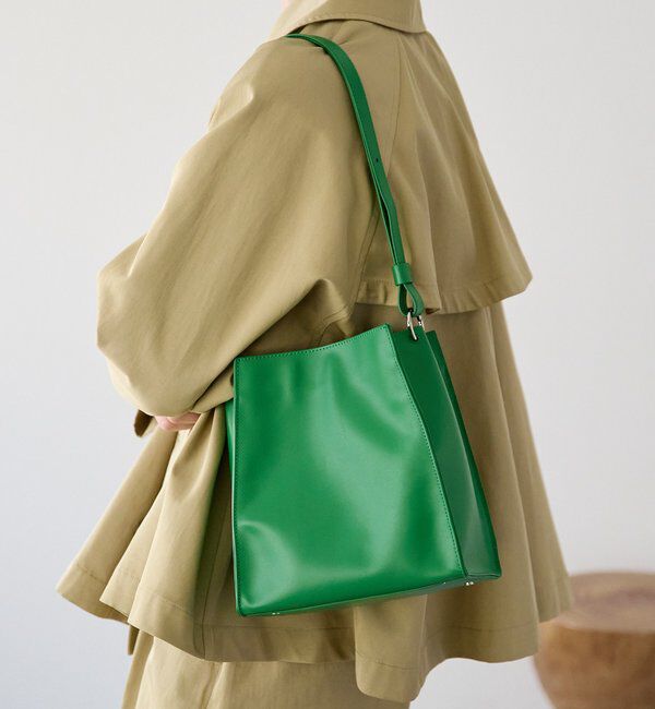  「予約【5段階の長さ調節可能】スムース牛革スクエアショルダー」|ショルダー・メッセンジャー|グリーン