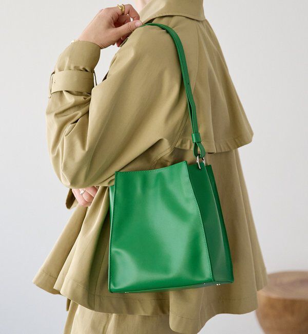  「予約【5段階の長さ調節可能】スムース牛革スクエアショルダー」|ショルダー・メッセンジャー|