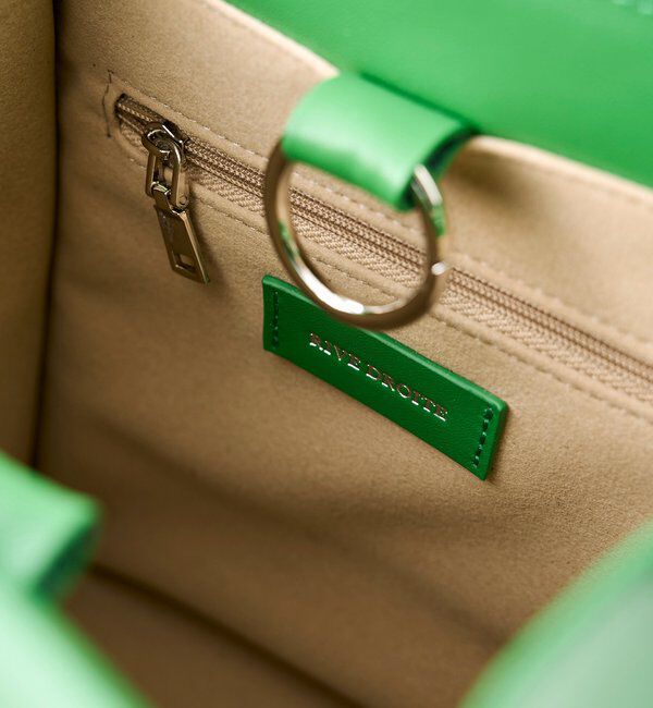  「予約【5段階の長さ調節可能】スムース牛革スクエアショルダー」|ショルダー・メッセンジャー|