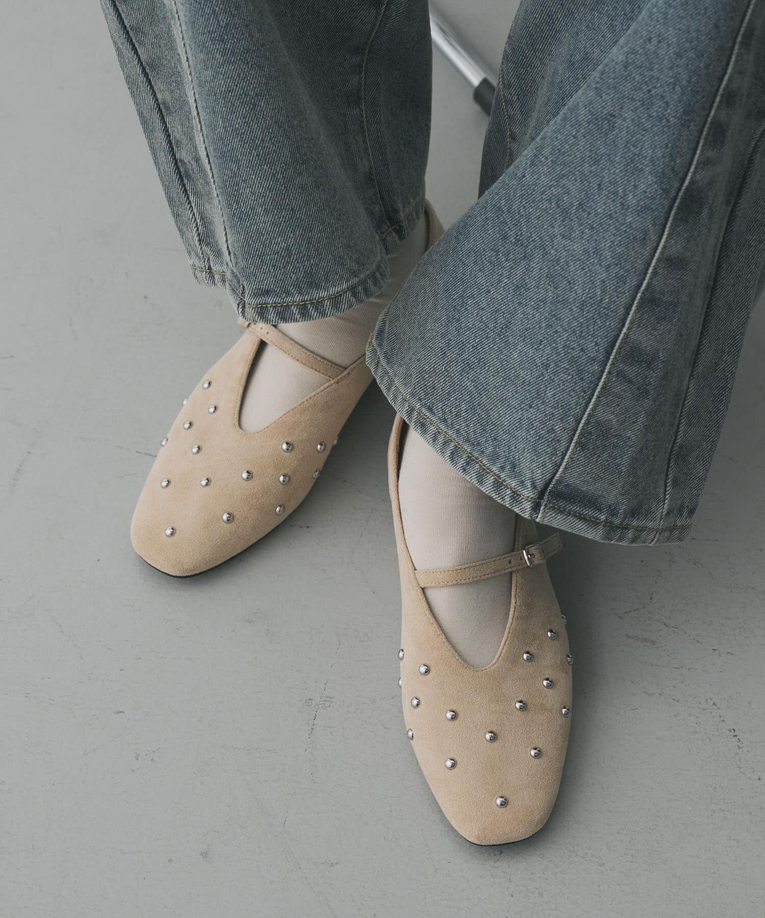 SENSE OF PLACE by URBAN RESEARCH「スタッズフラットシューズ」|パンプス|ベージュ