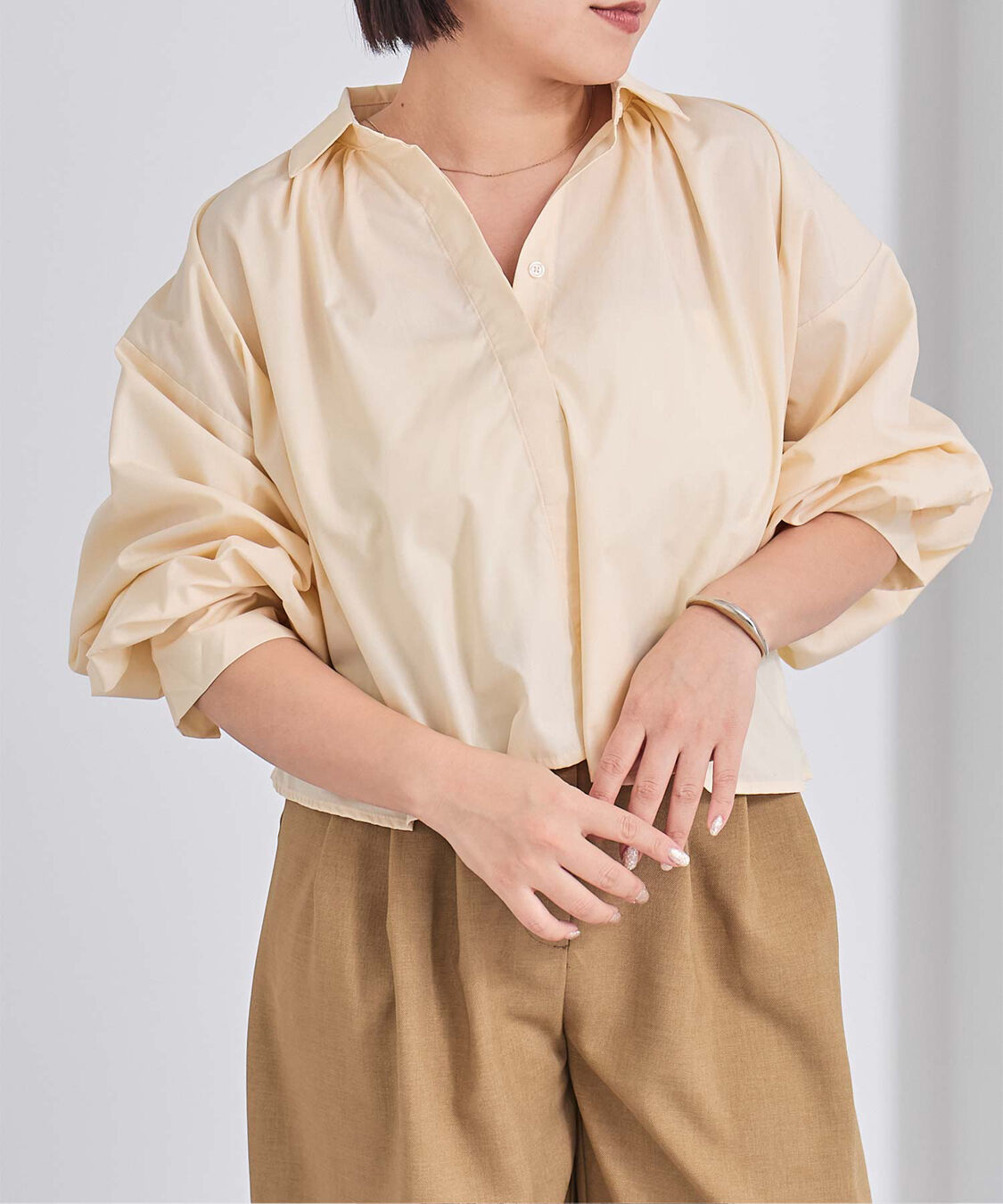 ur's「クロップドギャザーフォルムシャツ」|シャツ・ブラウス|