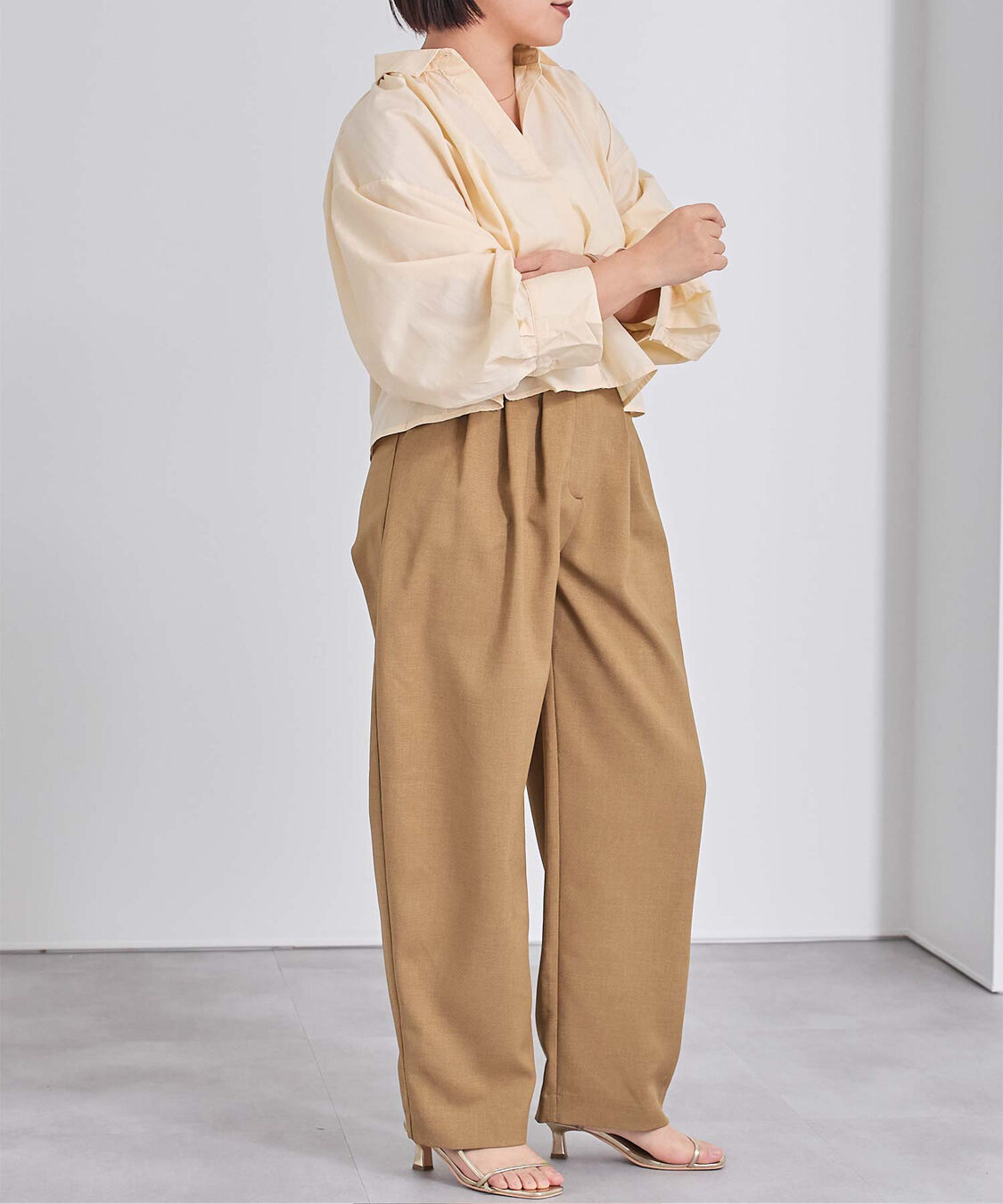 ur's「クロップドギャザーフォルムシャツ」|シャツ・ブラウス|