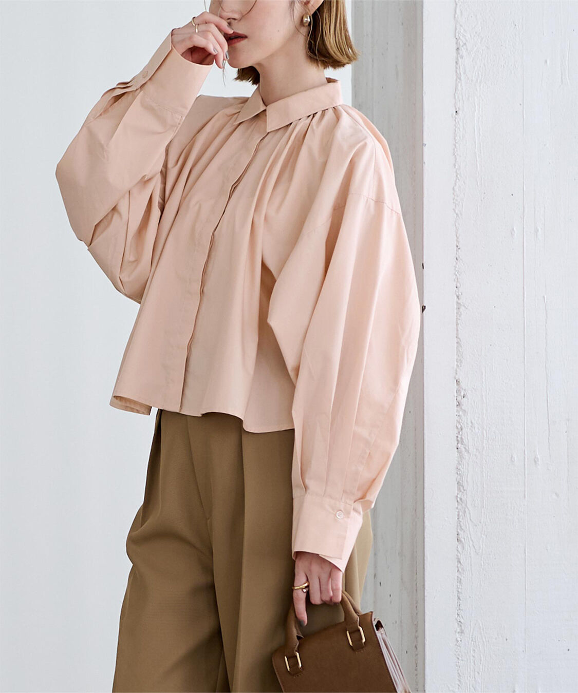 ur's「クロップドギャザーフォルムシャツ」|シャツ・ブラウス|サーモン