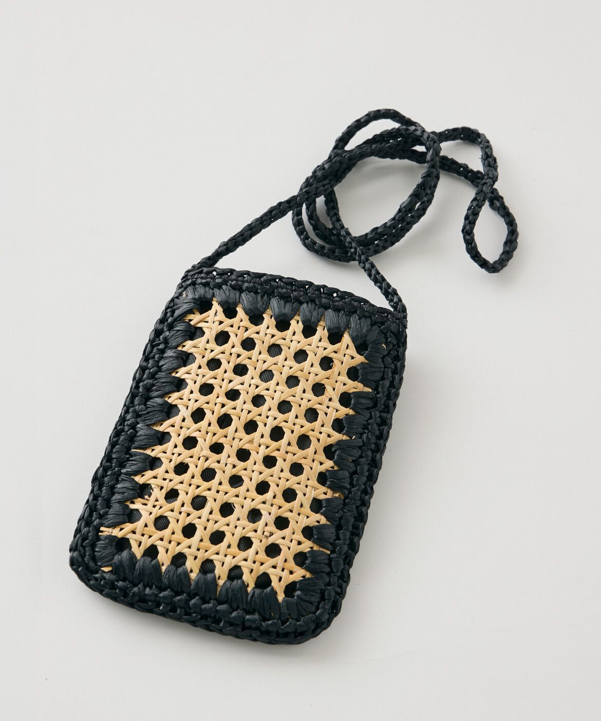 INED「《FAVORITE》ラフィアフォーンバッグ《CATERINA BERTINI》」|モバイルケース|ブラック