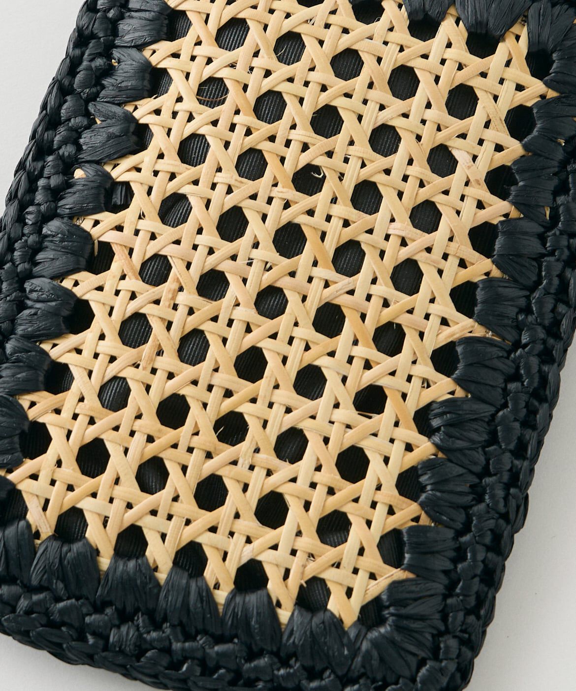 INED「《FAVORITE》ラフィアフォーンバッグ《CATERINA BERTINI》」|モバイルケース|