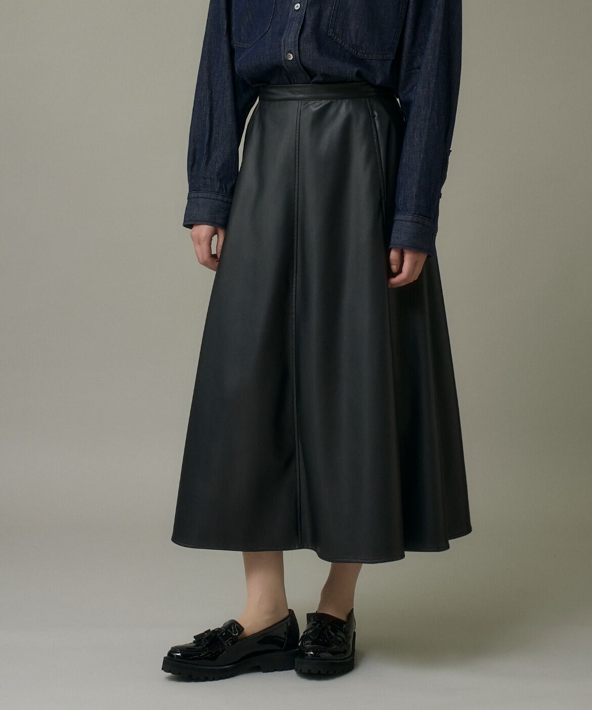 DAY by DAY it&rsquo;s international「ソフトフェイクレザーフレアースカート」|スカート|