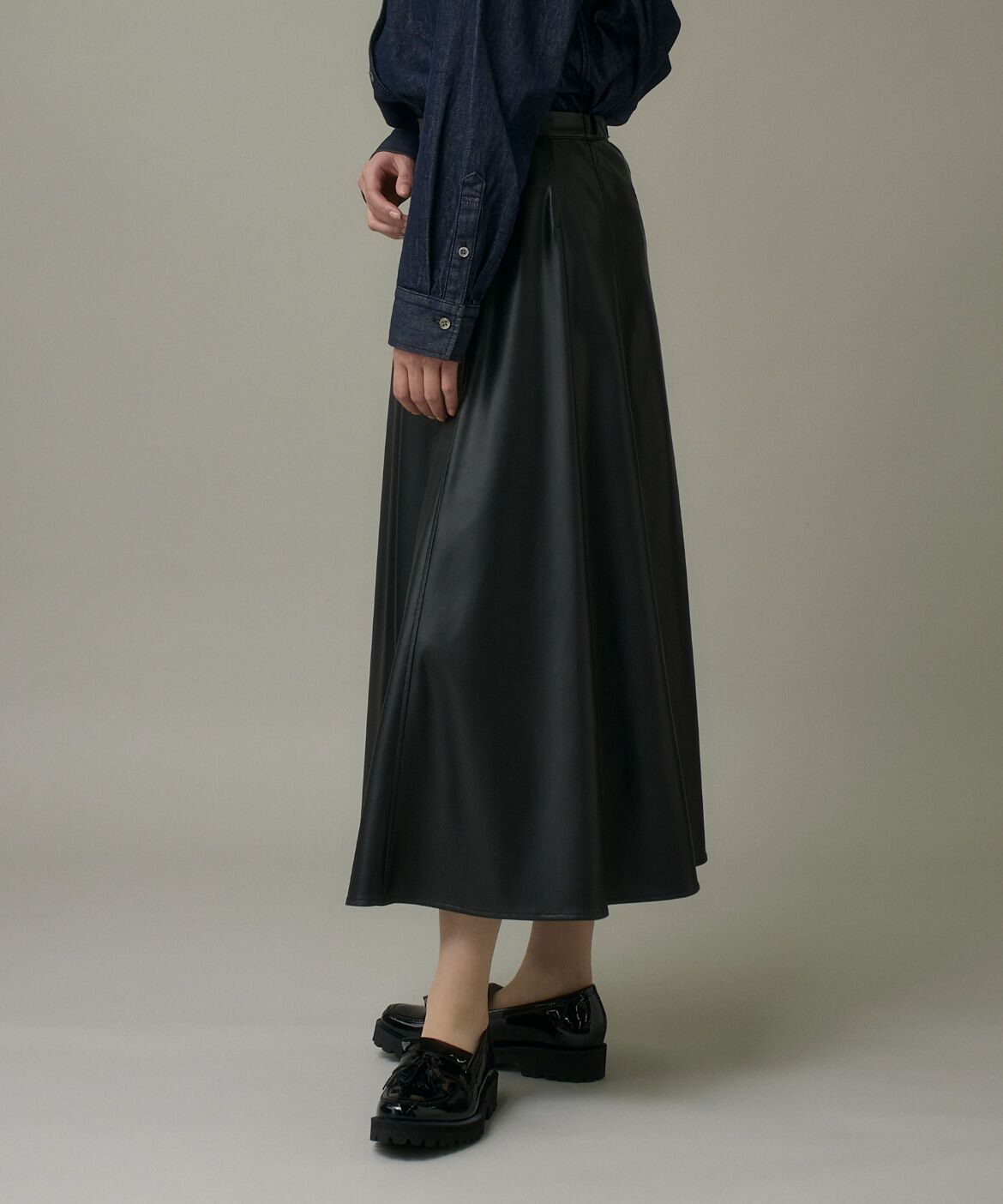 DAY by DAY it&rsquo;s international「ソフトフェイクレザーフレアースカート」|スカート|