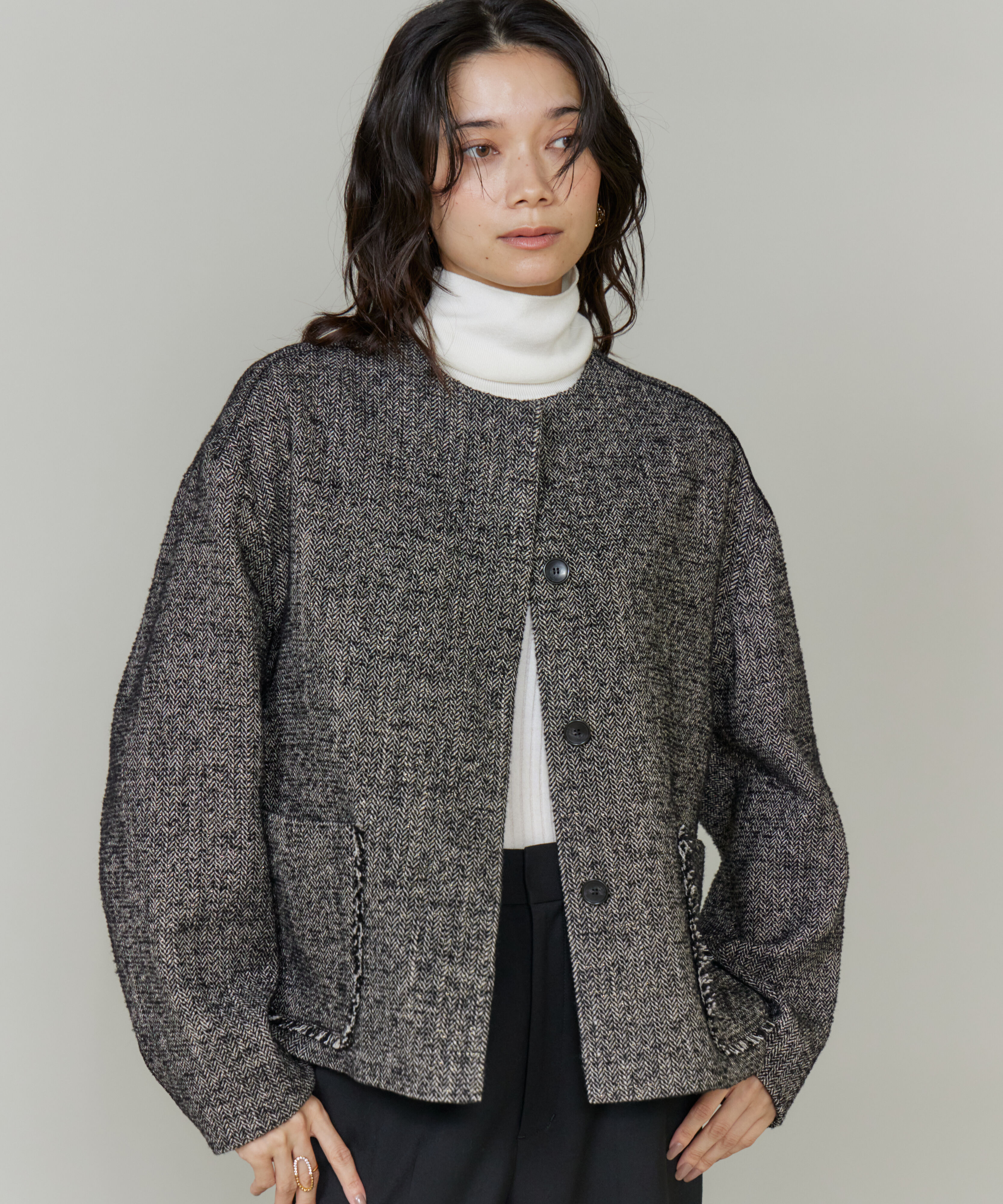 INED「ヘリンボーン柄ノーカラーショートコート」|ピーコート|