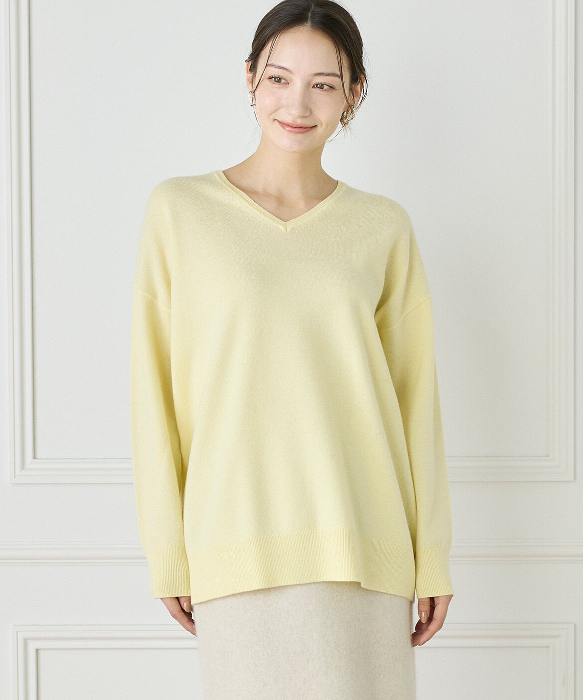 INED「《大きいサイズ》カシミヤ混Vネックチュニックニット《WEB限定カラー》」|ニット・セーター|イエロー