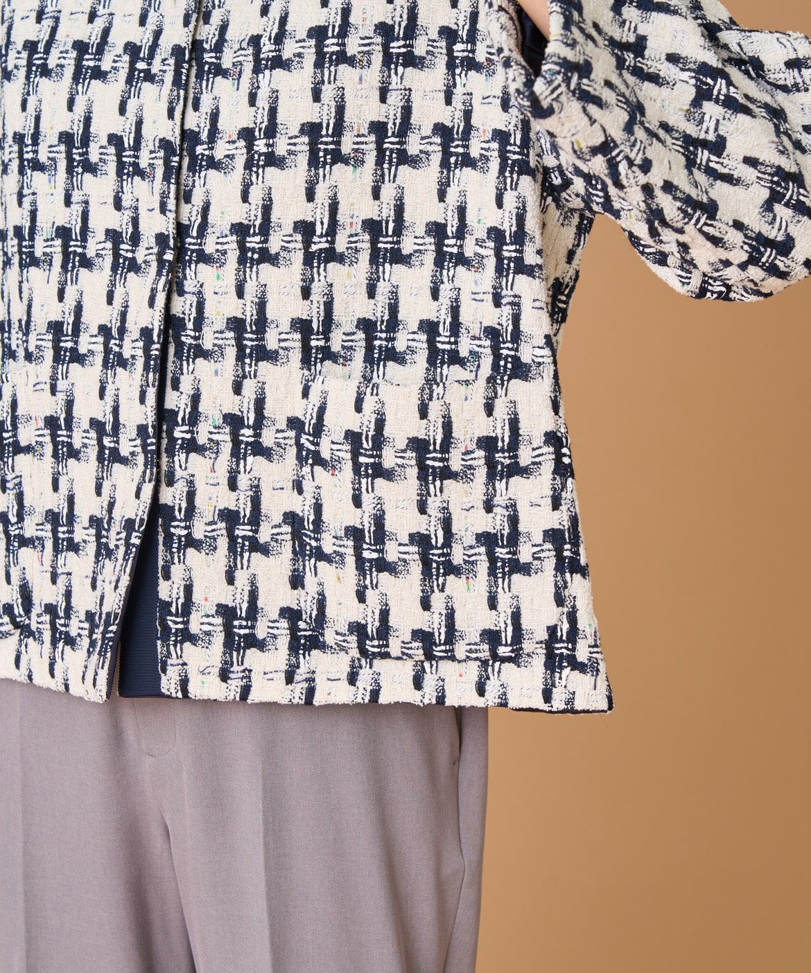 INED「千鳥柄ツイードジャケット《LINTON》」|ノーカラージャケット|