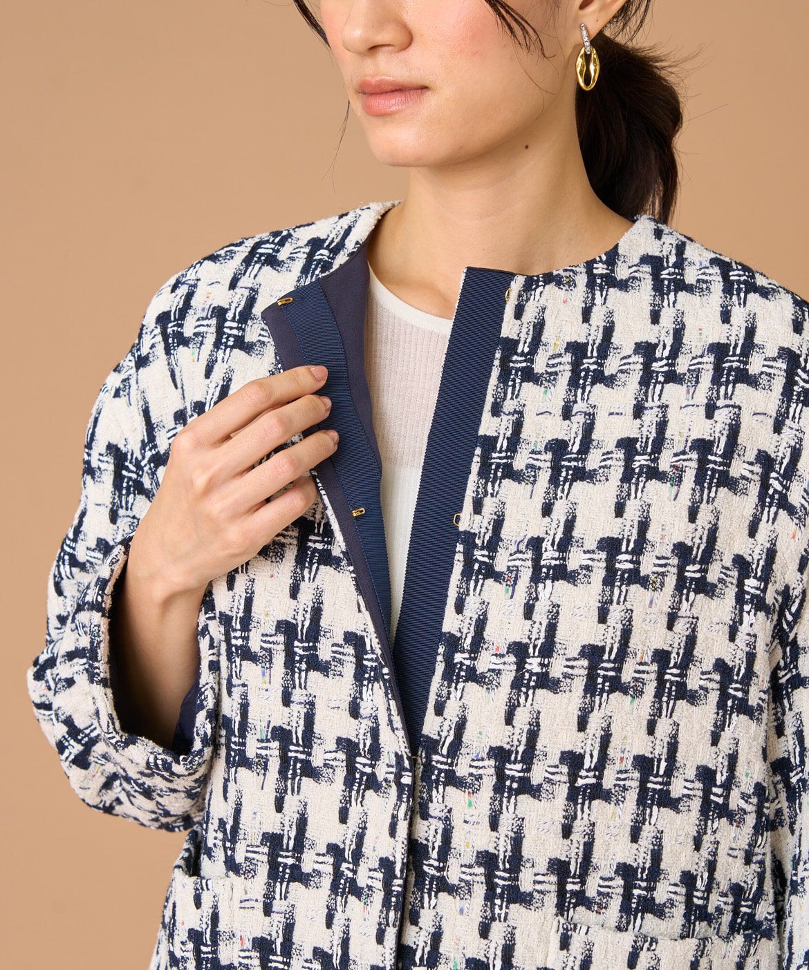 INED「千鳥柄ツイードジャケット《LINTON》」|ノーカラージャケット|