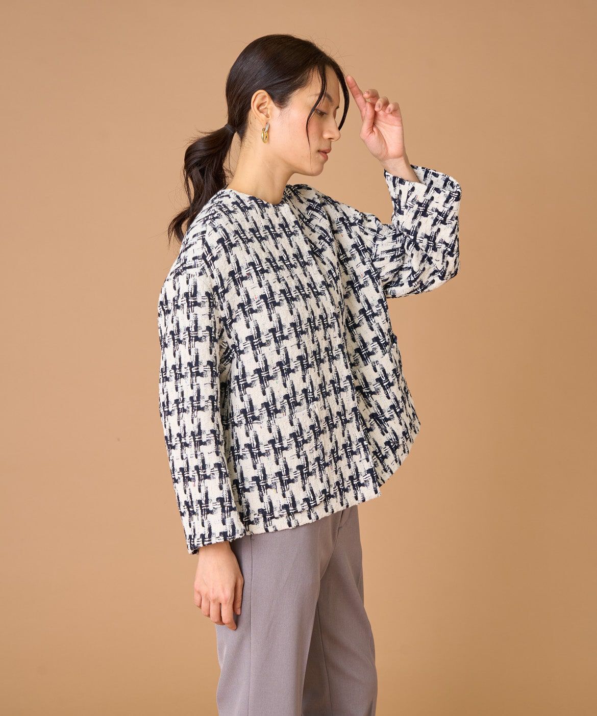 INED「千鳥柄ツイードジャケット《LINTON》」|ノーカラージャケット|