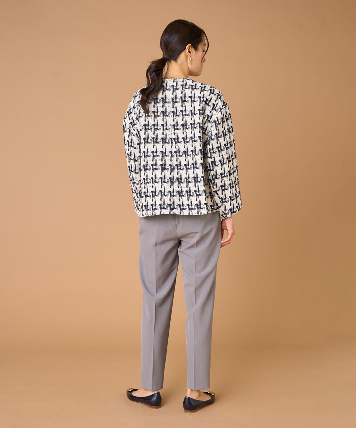 INED「千鳥柄ツイードジャケット《LINTON》」|ノーカラージャケット|