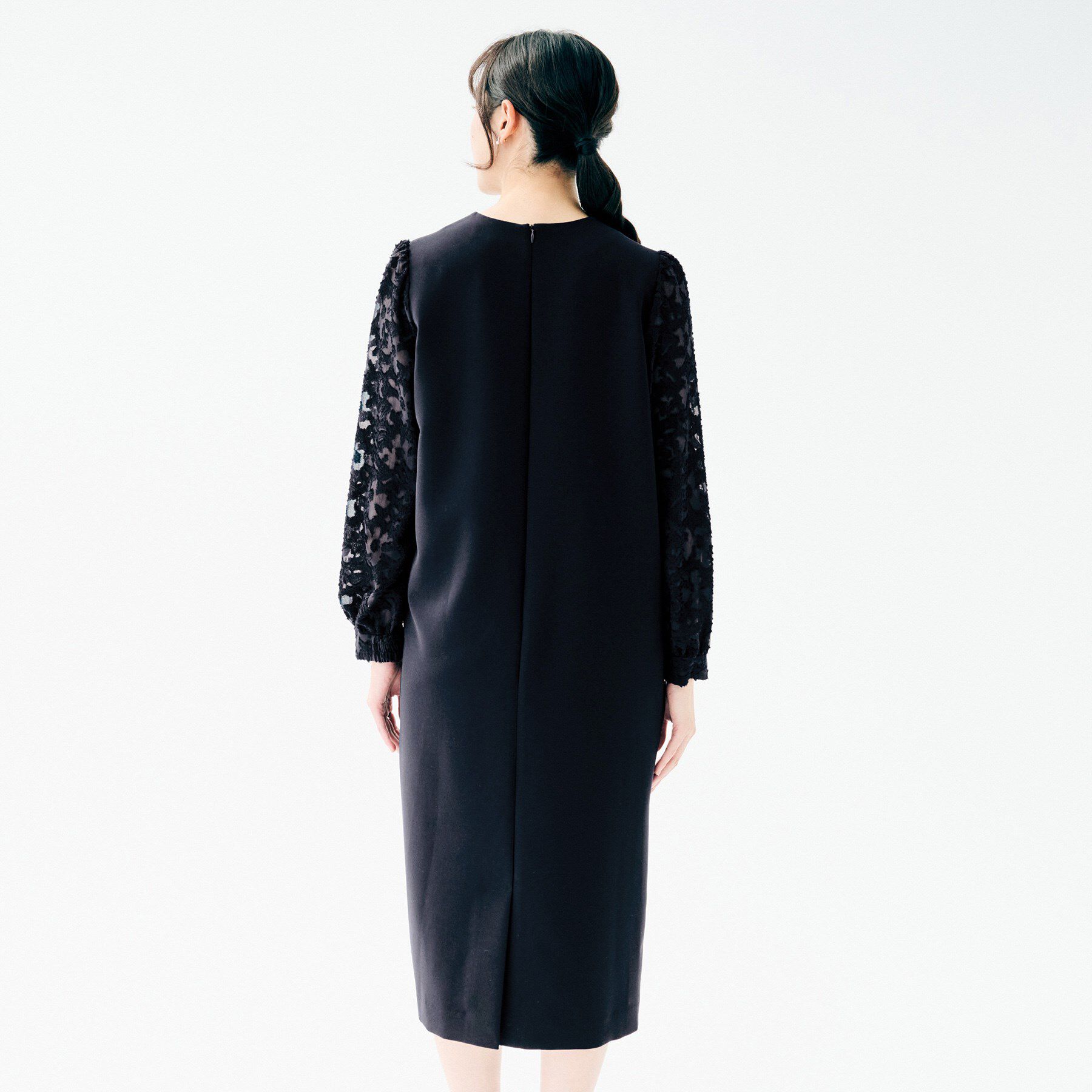 UNTITLED「【セレモニー/お呼ばれドレス/洗える】カットジャカードスリーブ ワンピース」|ワンピース|