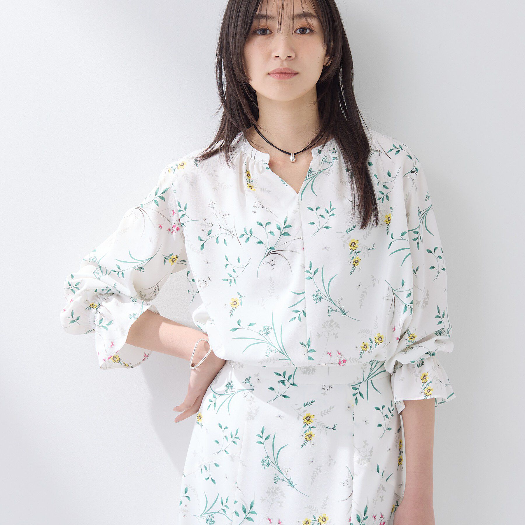 INDIVI「【SETUP可能】モダンフラワー柄キャンディスリーブブラウス」|シャツ・ブラウス|