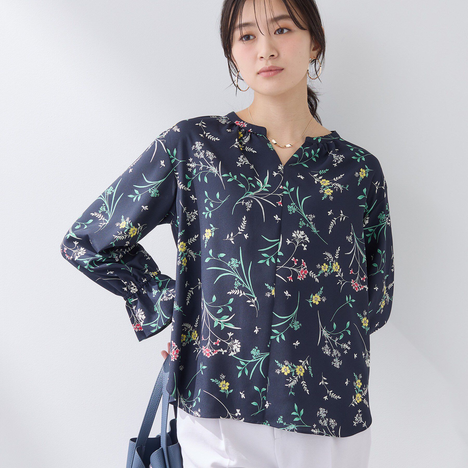 INDIVI「【SETUP可能】モダンフラワー柄キャンディスリーブブラウス」|シャツ・ブラウス|