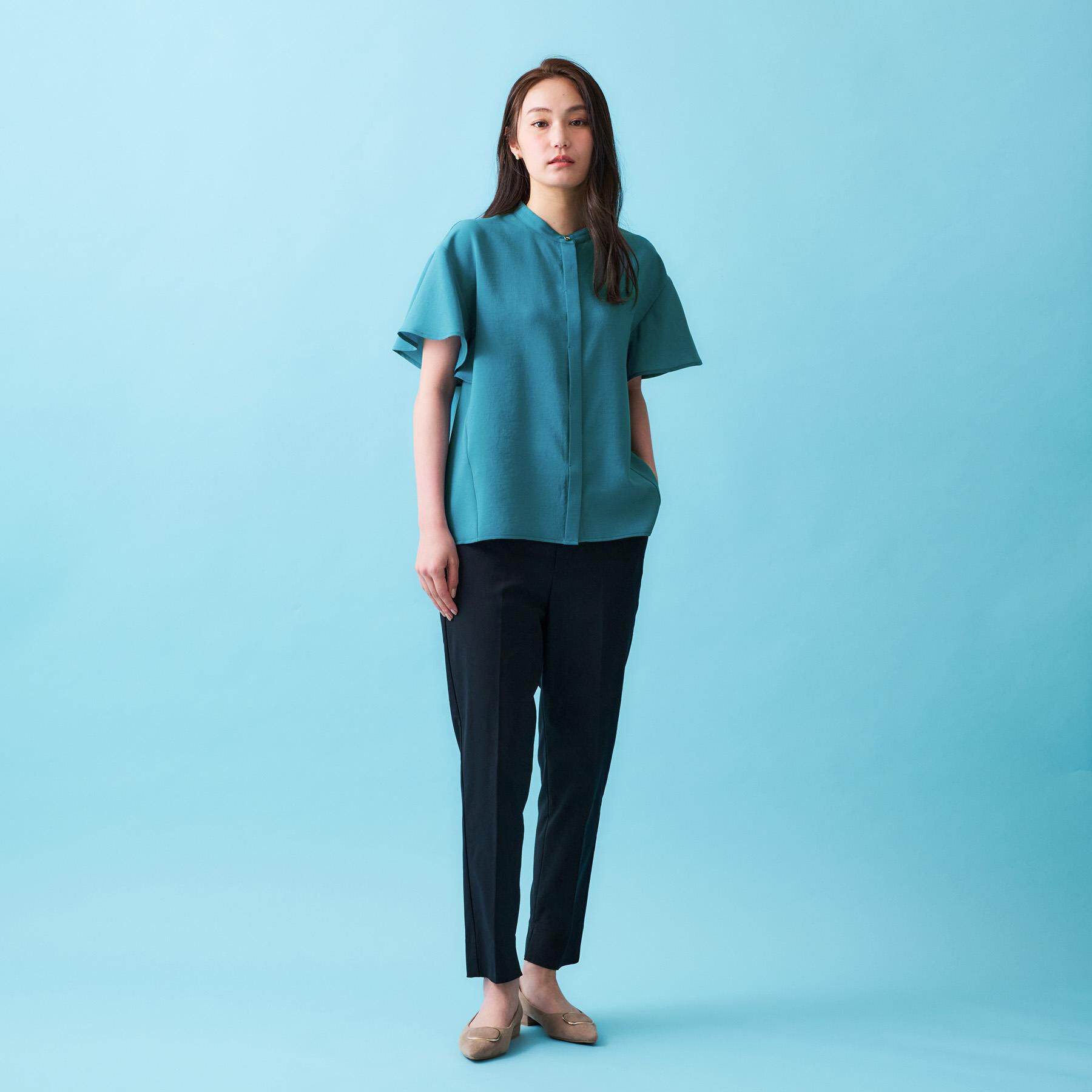 OPAQUE.CLIP「バックフリルバンドカラーブラウス【洗濯機洗い可/吸水速乾/接触冷感】」|シャツ・ブラウス|