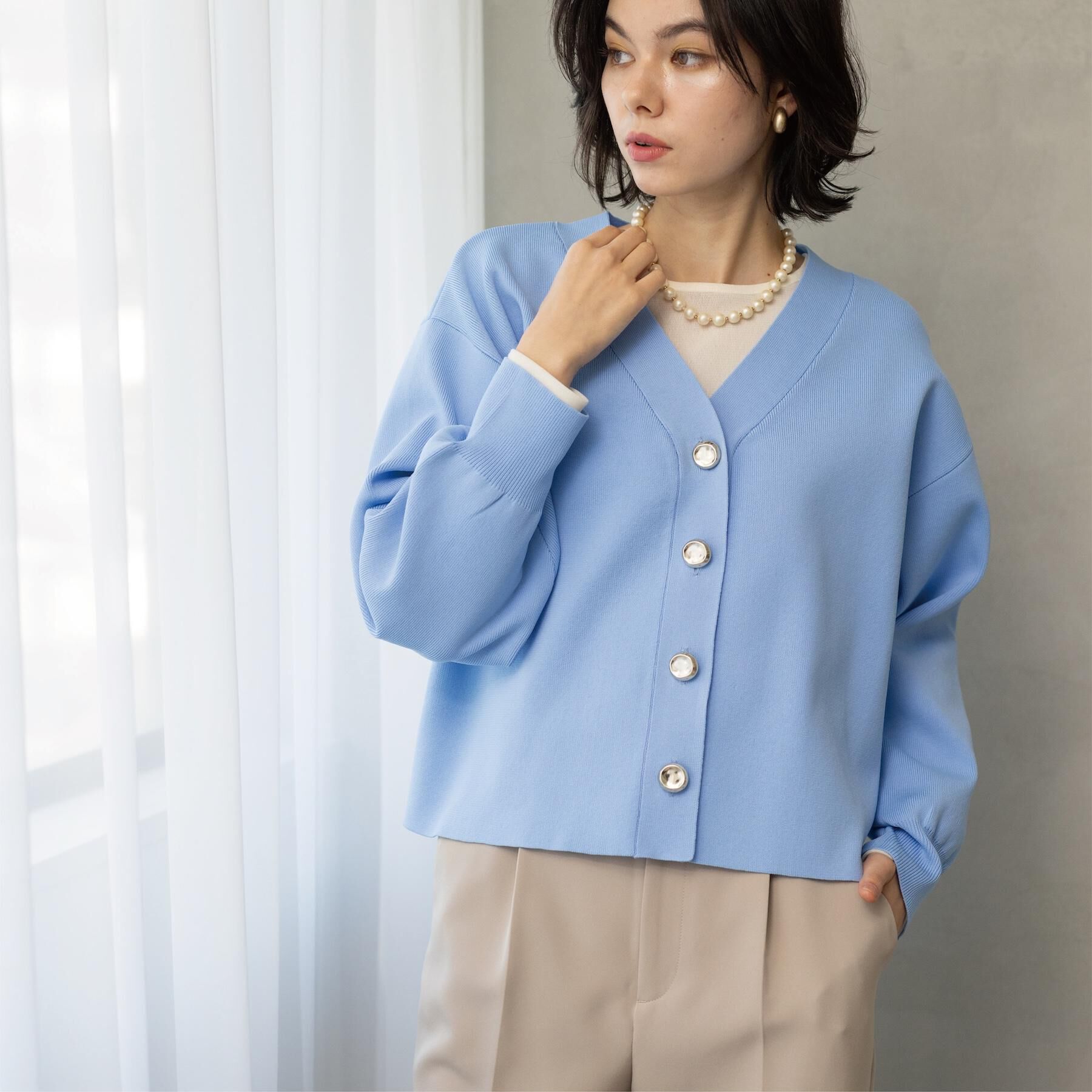 OPAQUE.CLIP「ゴールドビックボタンVネックニットカーディガン【洗濯機OK】」|カーディガン|