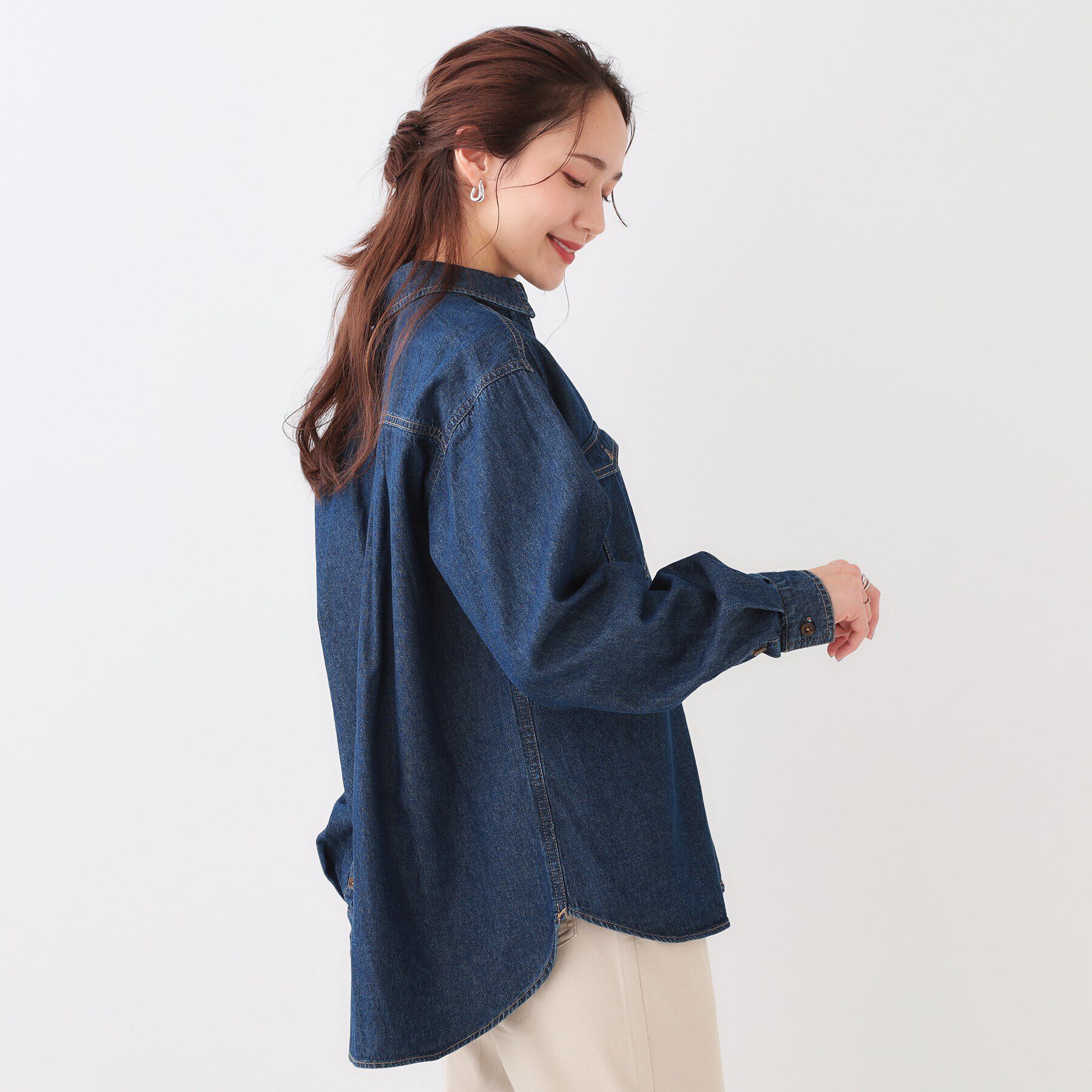 SHOO･LA･RUE「【洗える/S-LL】大人のこなれコーデに やわらかデニムシャツ」|シャツ・ブラウス|