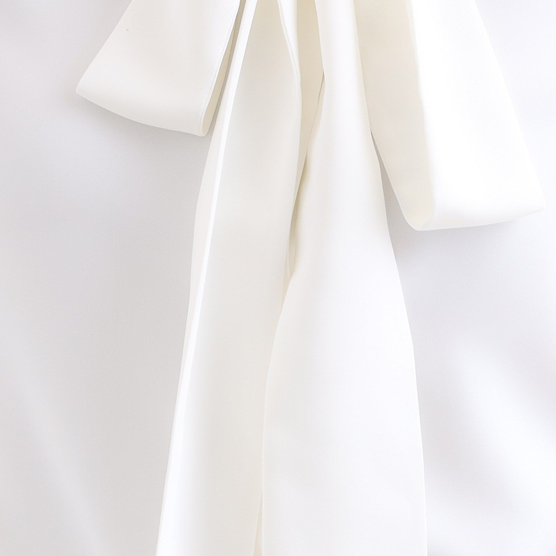 SHOO･LA･RUE「【洗濯機可/S-3L】やわらかなリボンボウタイが魅力　大人の華やかブラウス」|シャツ・ブラウス|