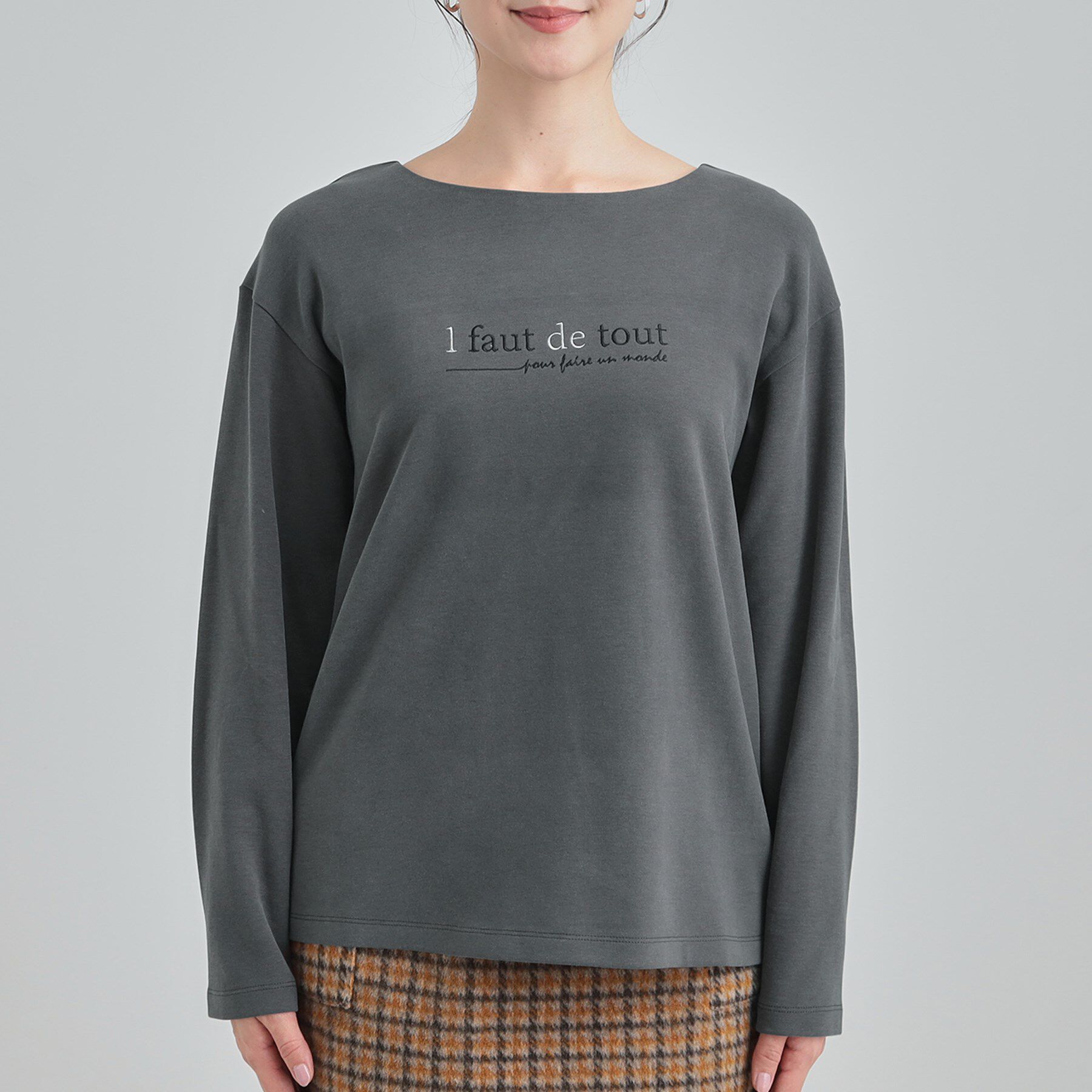 SHOO･LA･RUE「【洗濯機可/S-LL】大人が着やすい小さめロゴ 刺繍ロンT」|Tシャツ・カットソー|