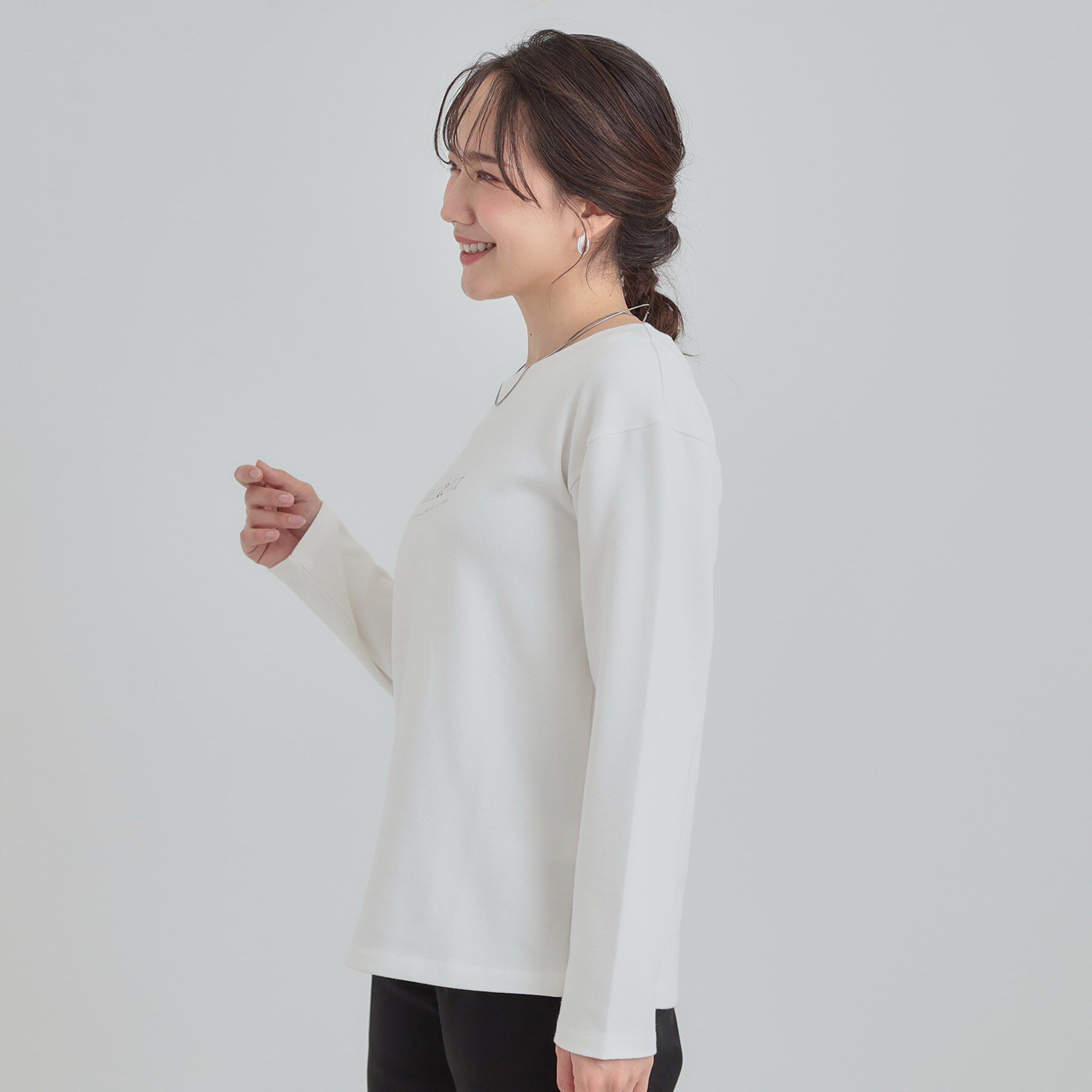 SHOO･LA･RUE「【洗濯機可/S-LL】大人が着やすい小さめロゴ 刺繍ロンT」|Tシャツ・カットソー|