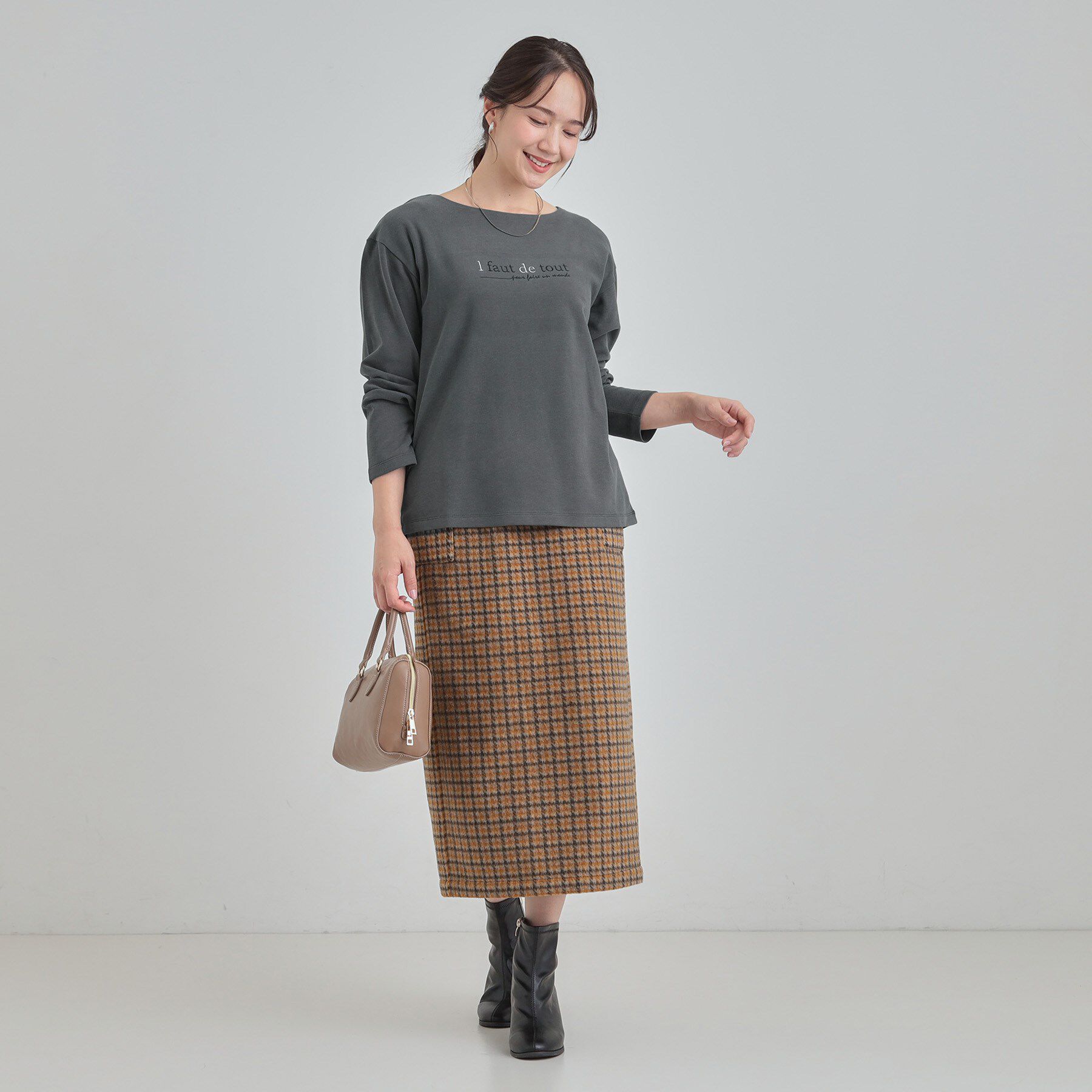 SHOO･LA･RUE「【洗濯機可/S-LL】大人が着やすい小さめロゴ 刺繍ロンT」|Tシャツ・カットソー|