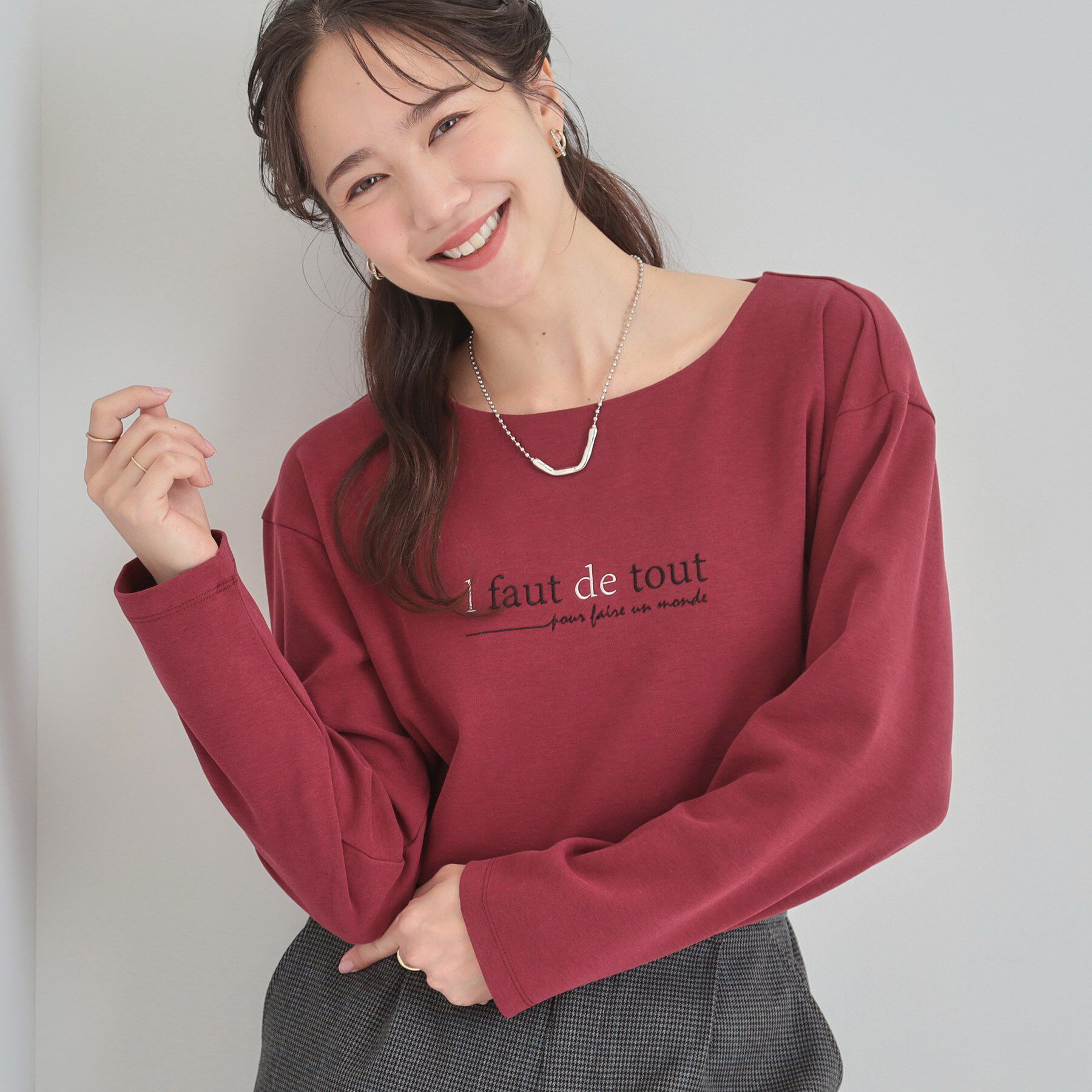SHOO･LA･RUE「【洗濯機可/S-LL】大人が着やすい小さめロゴ 刺繍ロンT」|Tシャツ・カットソー|ボルドー(064)
