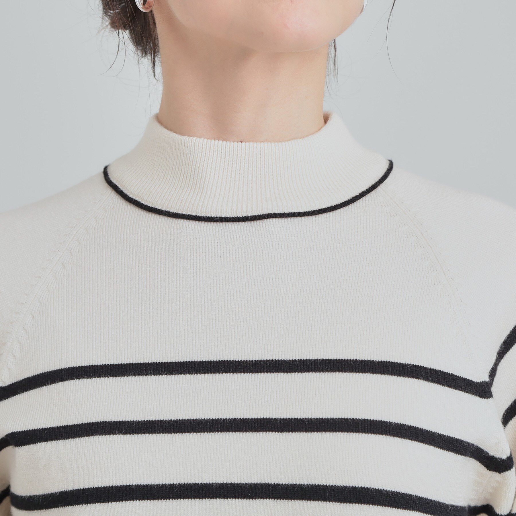 SHOO･LA･RUE「【洗濯機可/吸湿発熱】もちもちでチクチクしにくいハイネックニット」|ニット・セーター|